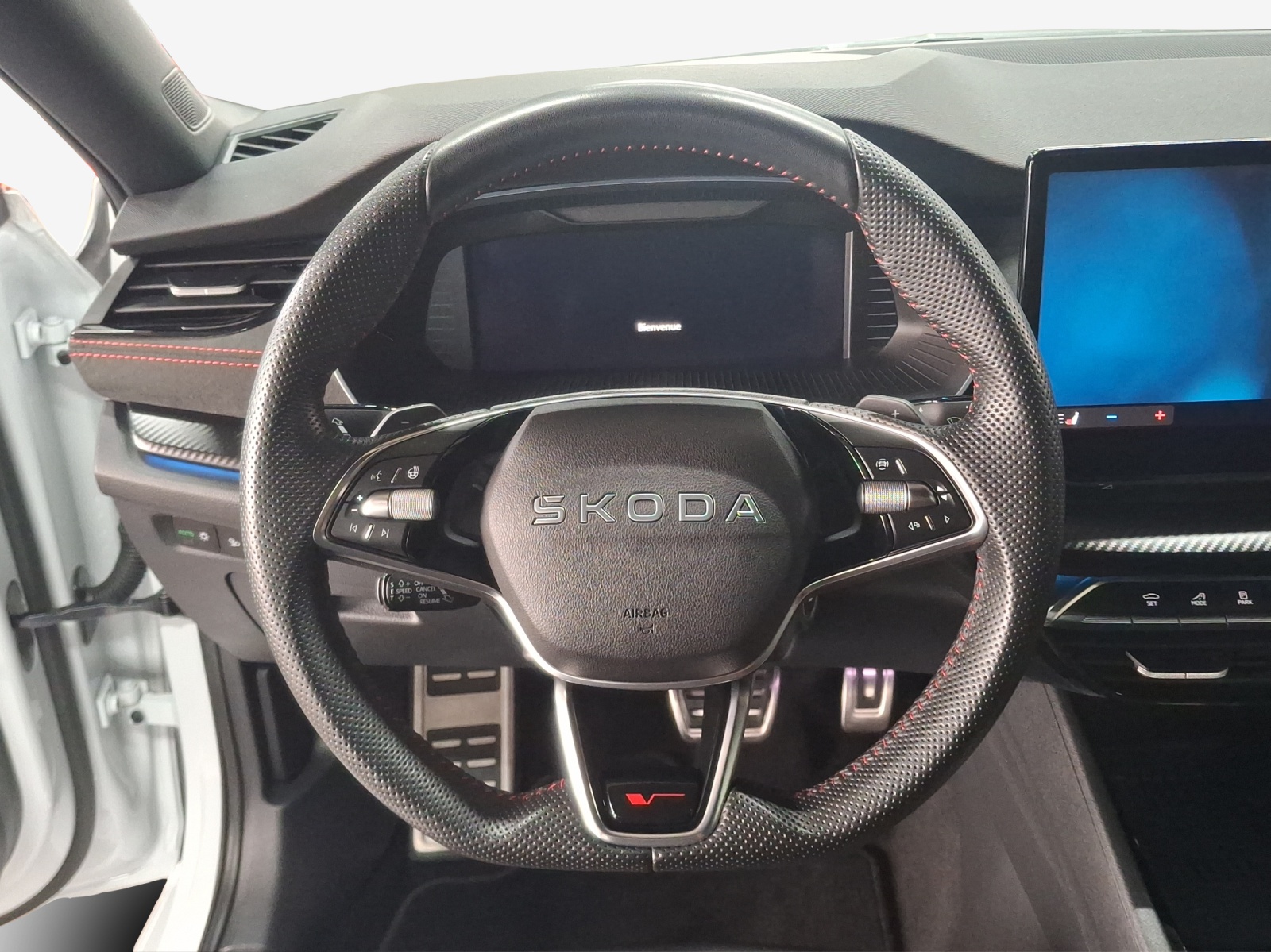 SKODA Octavia Combi 2.0 TSI DSG RS-image-9