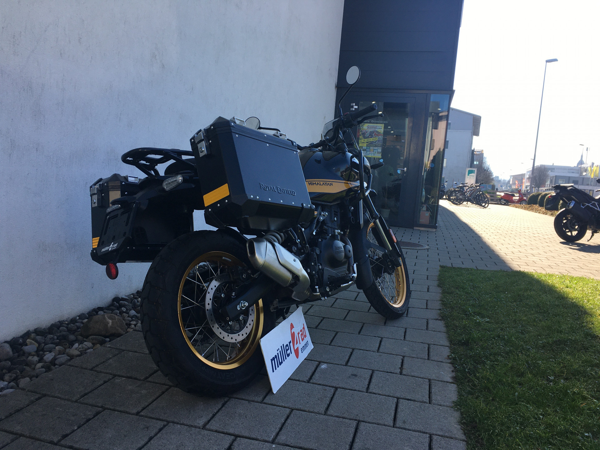 ROYAL ENFIELD Himalayan 452-showroom-element-2