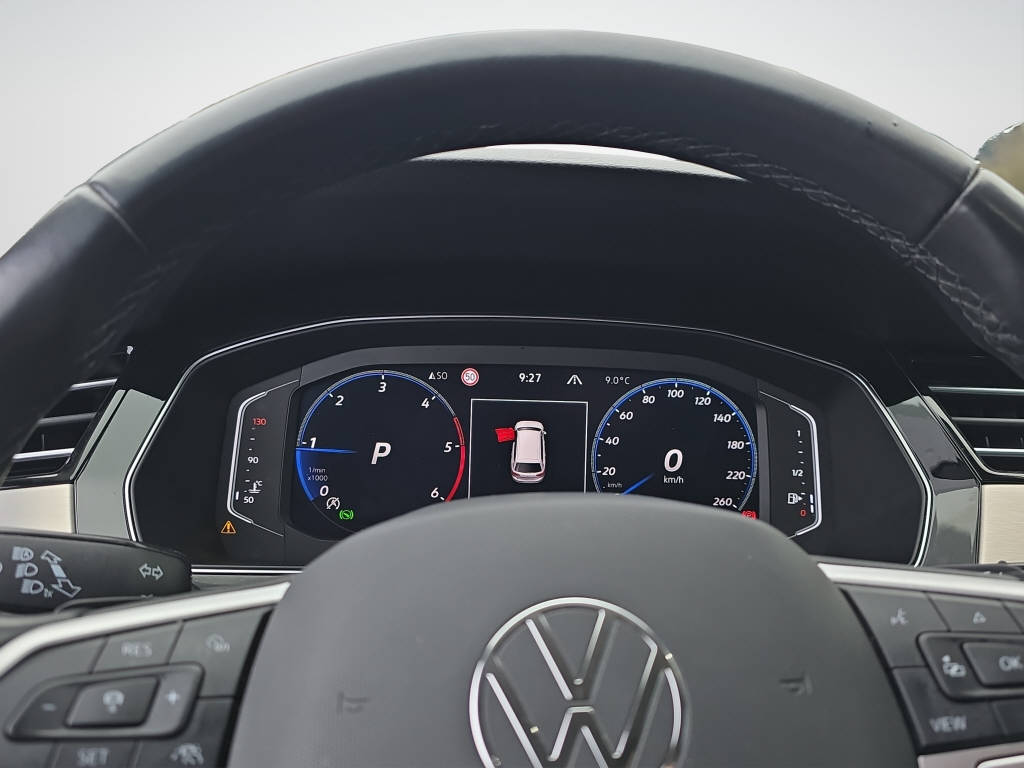 VW Passat 2.0 TDI 200 Elegance 75th Edition 4m-image-10
