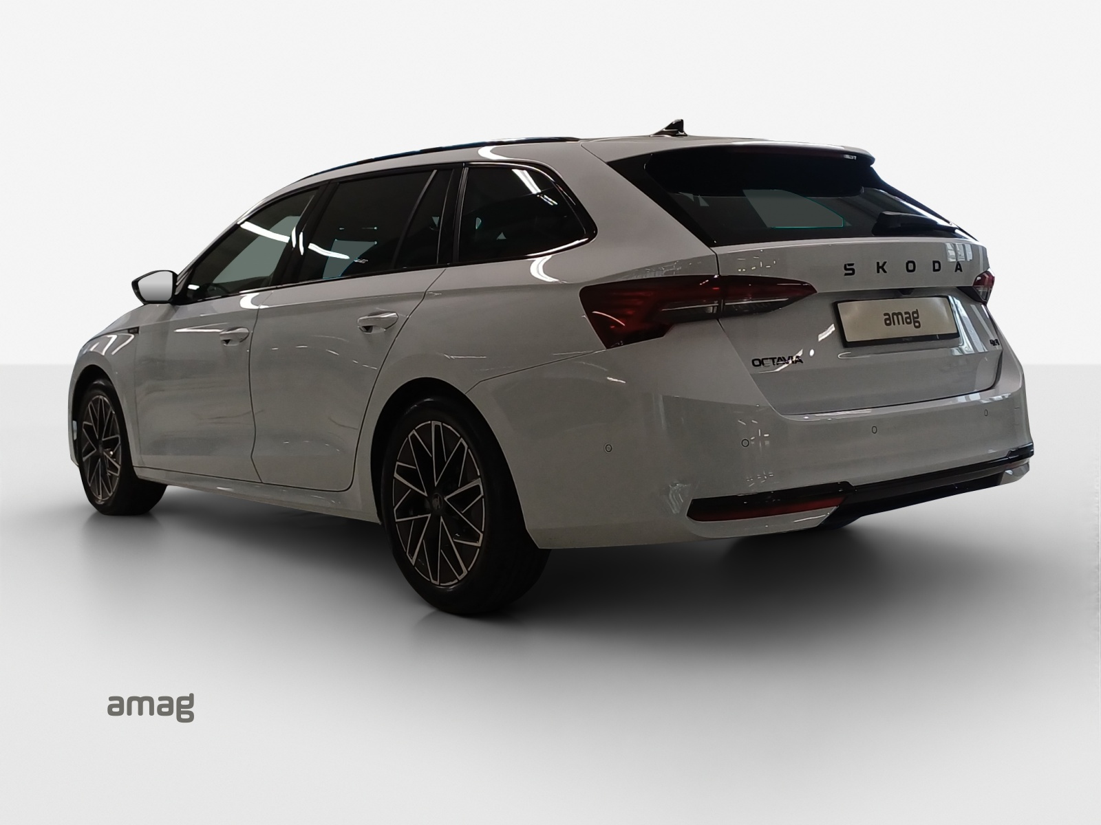 SKODA Octavia Combi 2.0 TSI DSG Sport Line 4x4-image-2