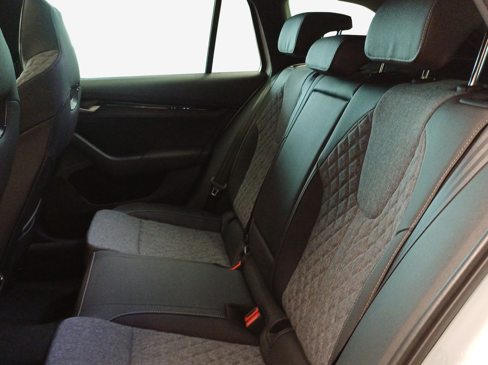 SKODA Octavia Combi 2.0 TSI DSG Sport Line 4x4-image-11