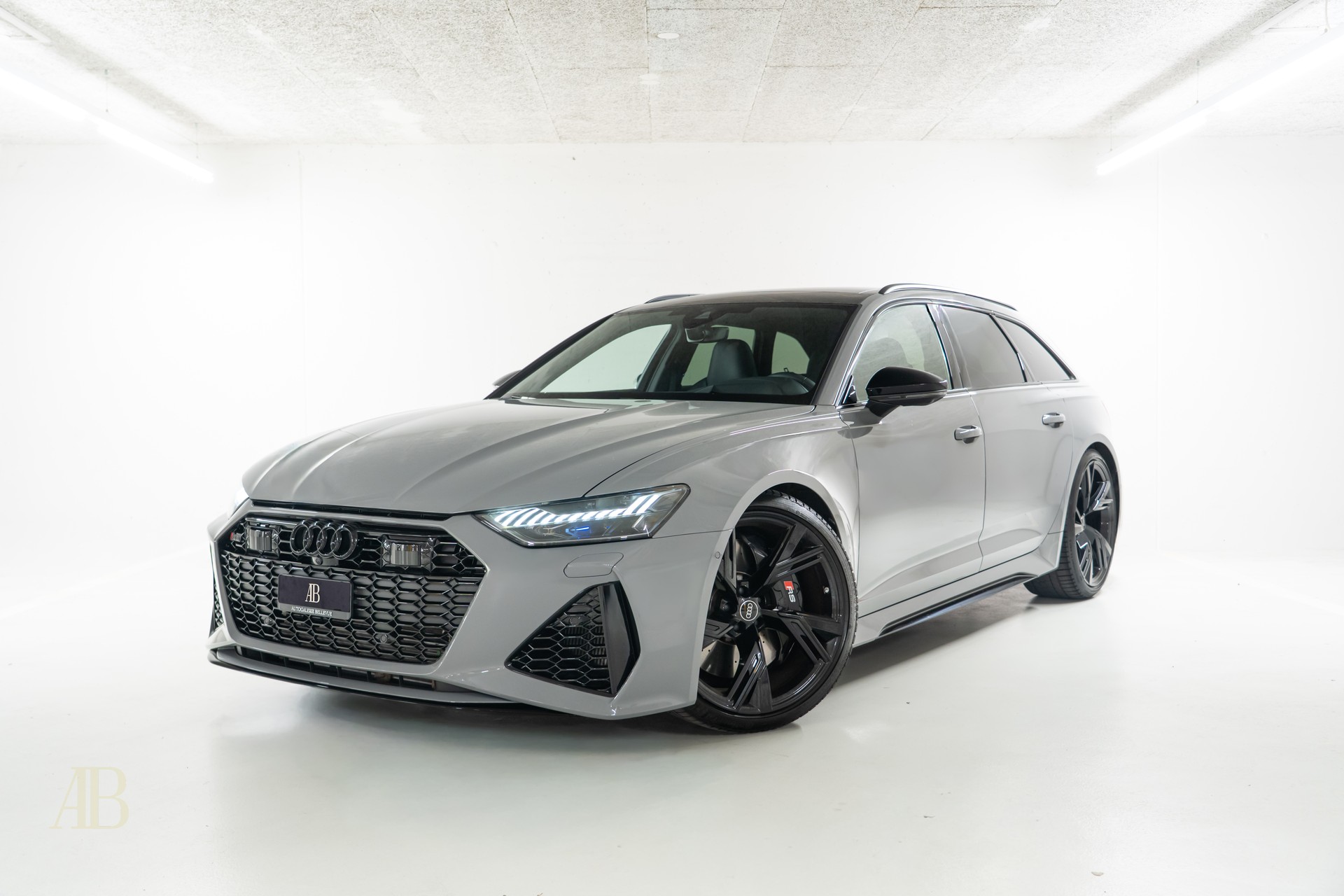 AUDI RS6 Avant 4.0 V8 TFSI performance quattro T-Tronic - CH-Fahrzeug-image-2