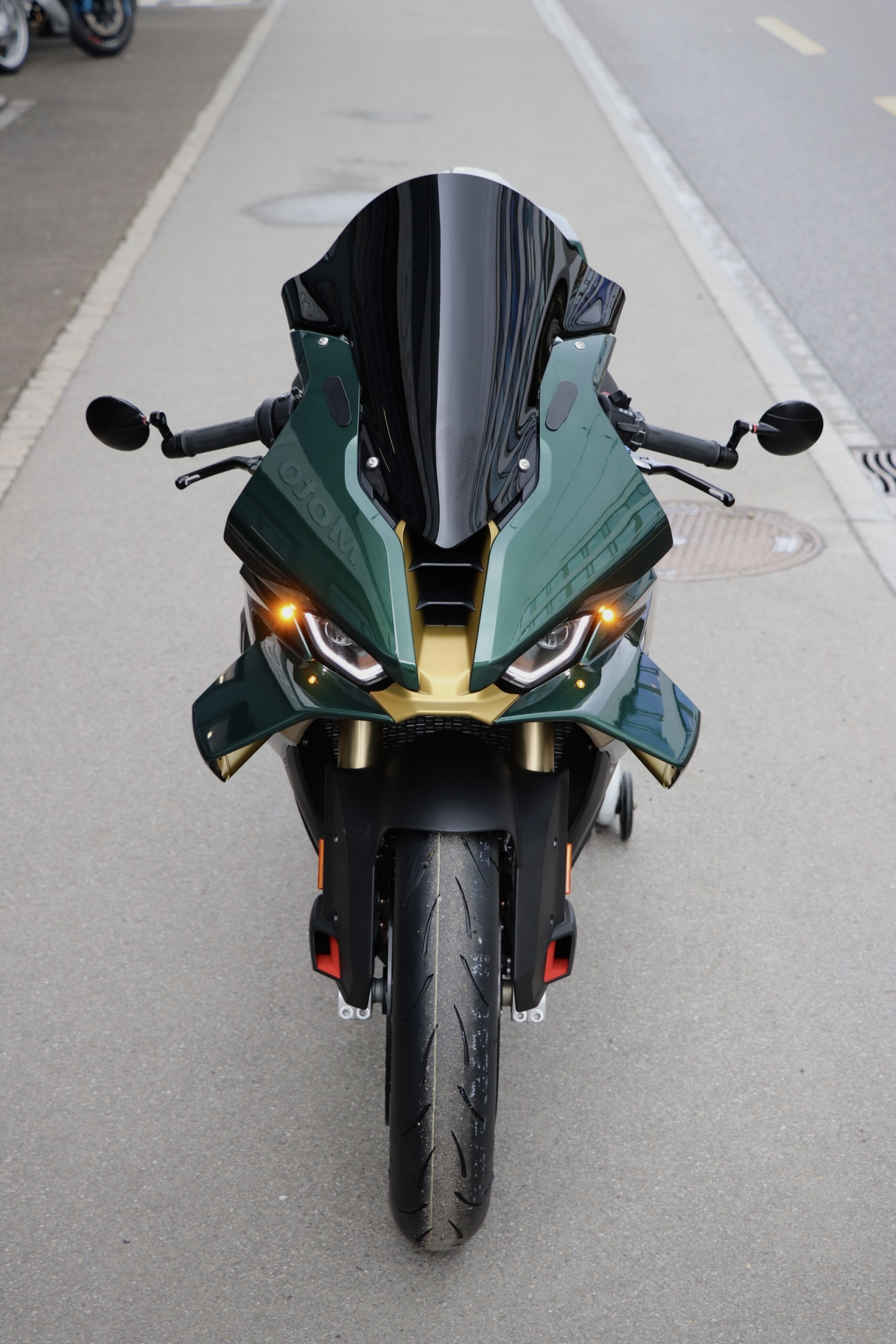 BMW S 1000 RR-showroom-element-1