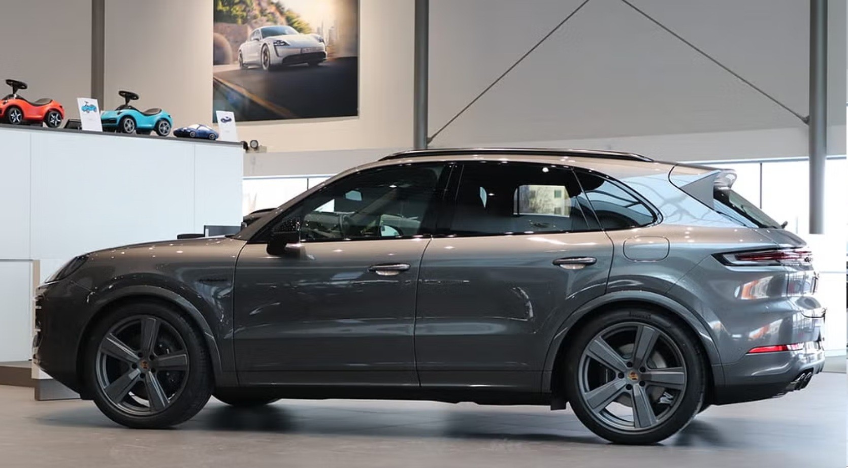 PORSCHE Cayenne E-Hybrid Tiptronic-image-4