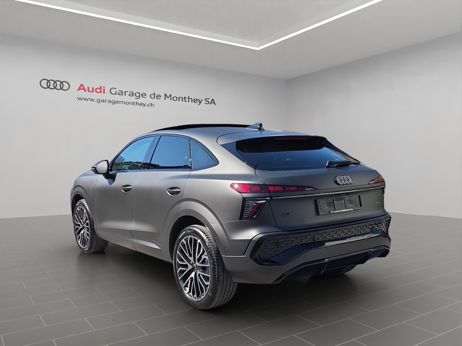 AUDI Q3 Sportback TFSI quattro 195 kW S tronic-image-3