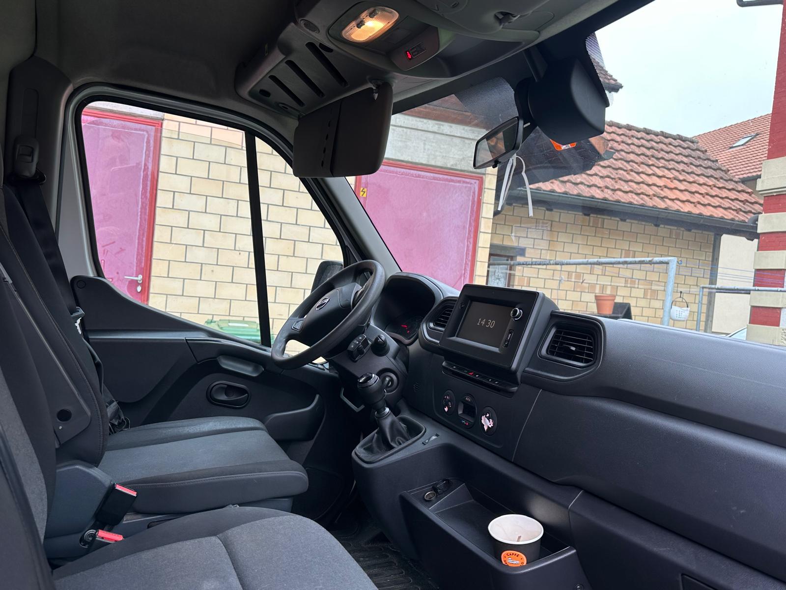 NISSAN Interstar dCi 180 3.5 L3H2 Tekna-image-4