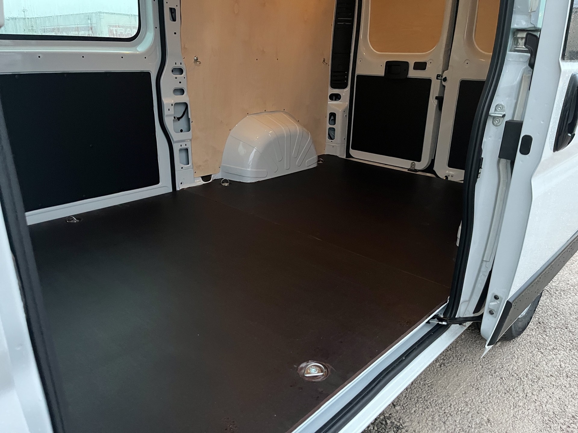 CITROEN Jumper 35 2.2 BlueHDi 140 L2H2 *Navigation, AHK, Rückfahrkamera, 2 Schiebetüren*-image-22