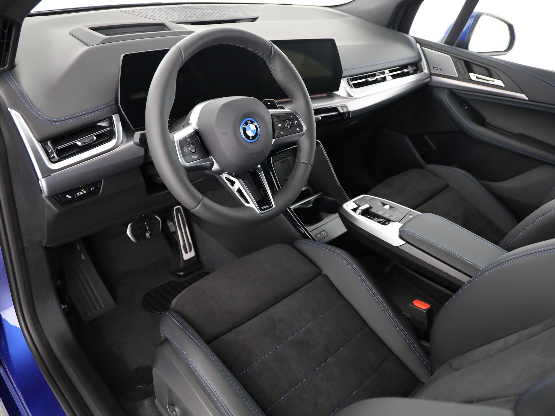 BMW 230e xDrive paddles Active Tourer-image-12