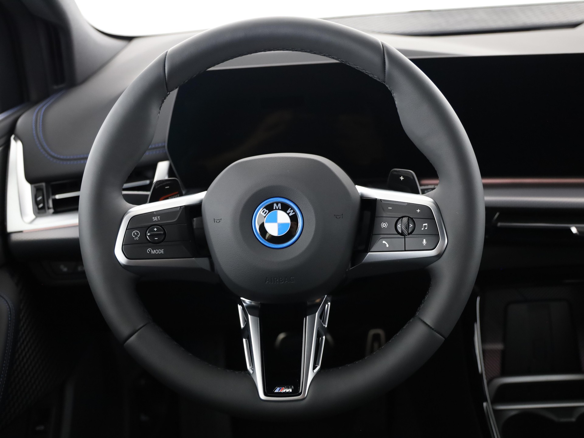 BMW 230e xDrive paddles Active Tourer-image-18
