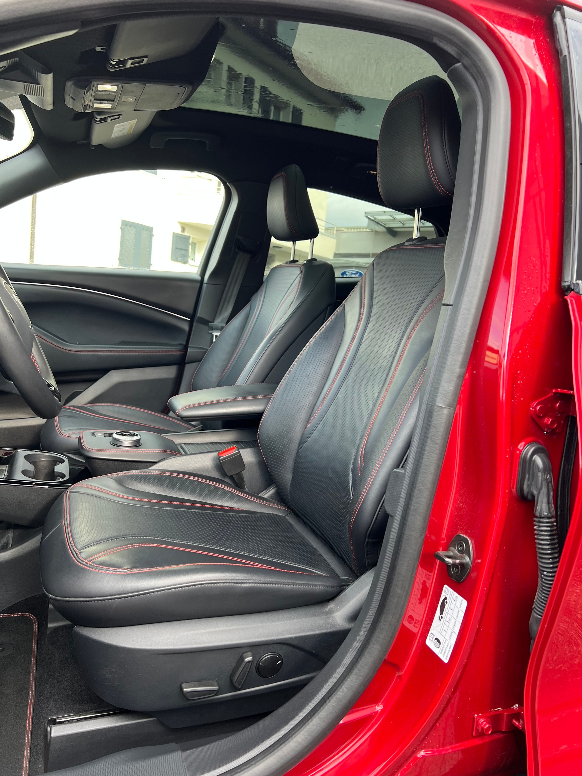 FORD Mustang MACH-E AWD 72.6 kWh-image-4