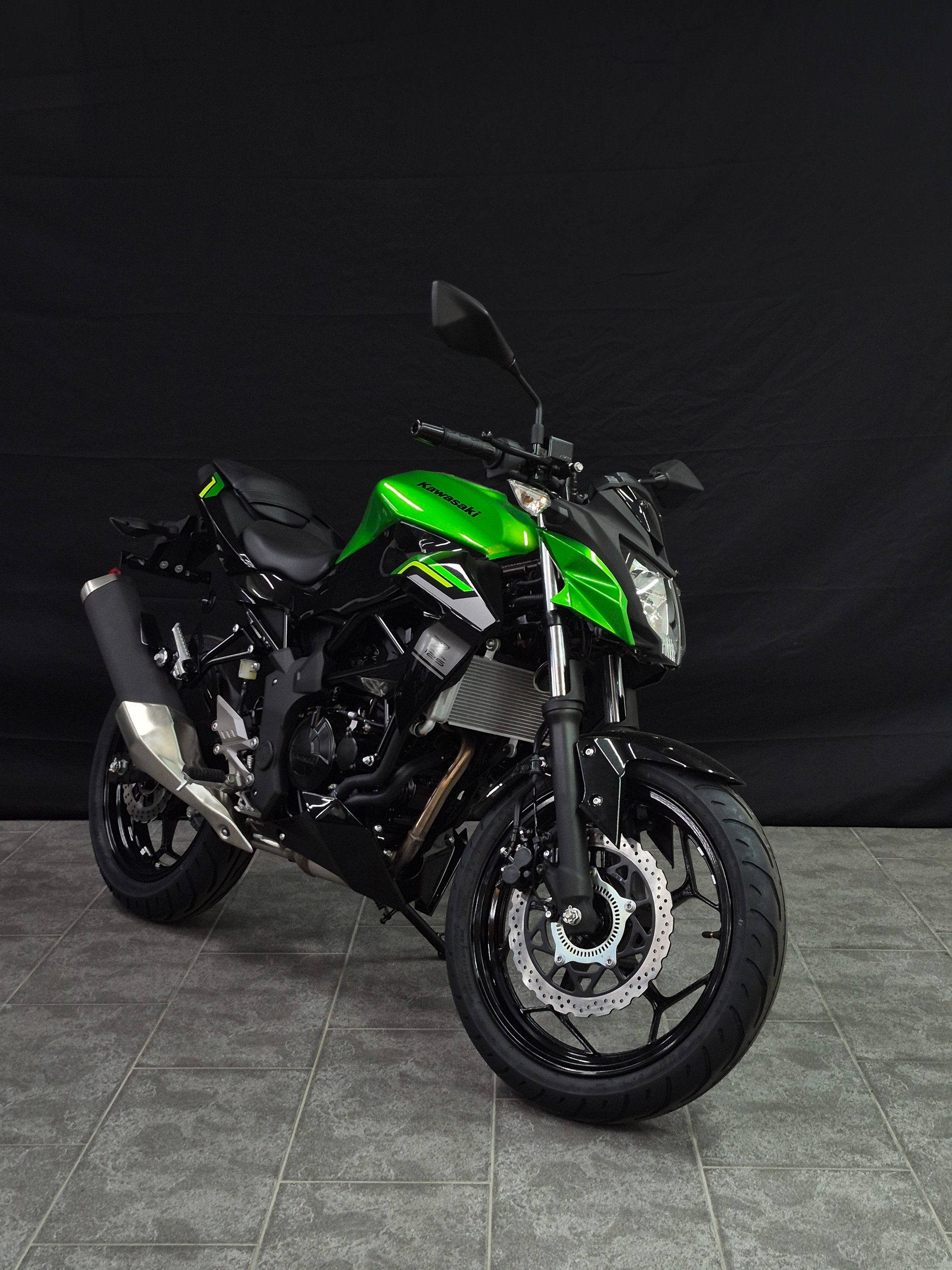 KAWASAKI Z 125-showroom-element-2