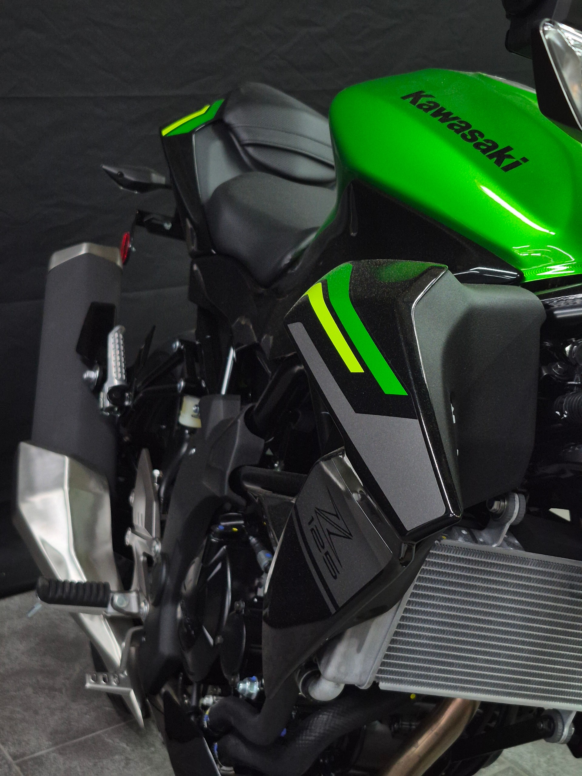 KAWASAKI Z 125-showroom-element-3