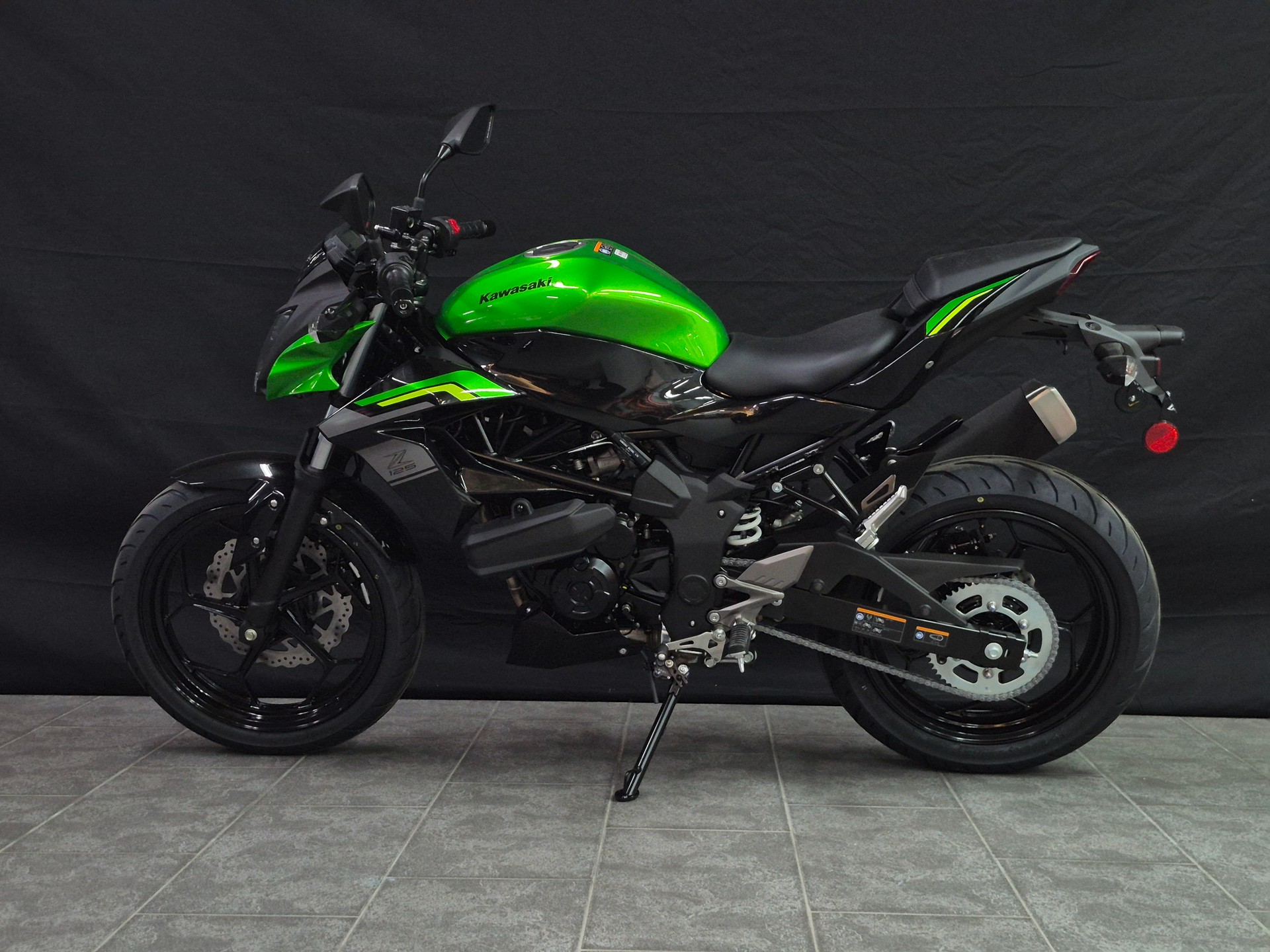 KAWASAKI Z 125-showroom-element-1