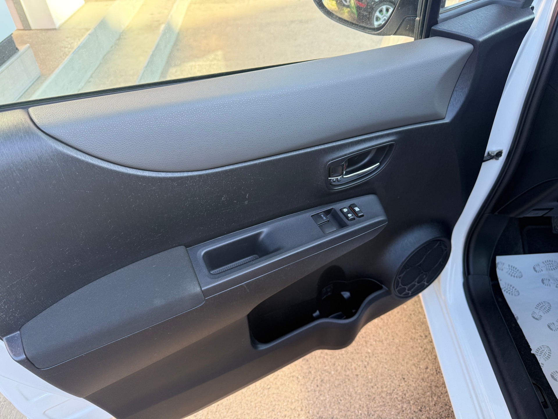 TOYOTA Yaris 1.33 Sol-image-8