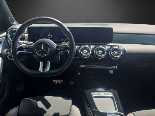 MERCEDES-BENZ A 200 7G-DCT-image-7