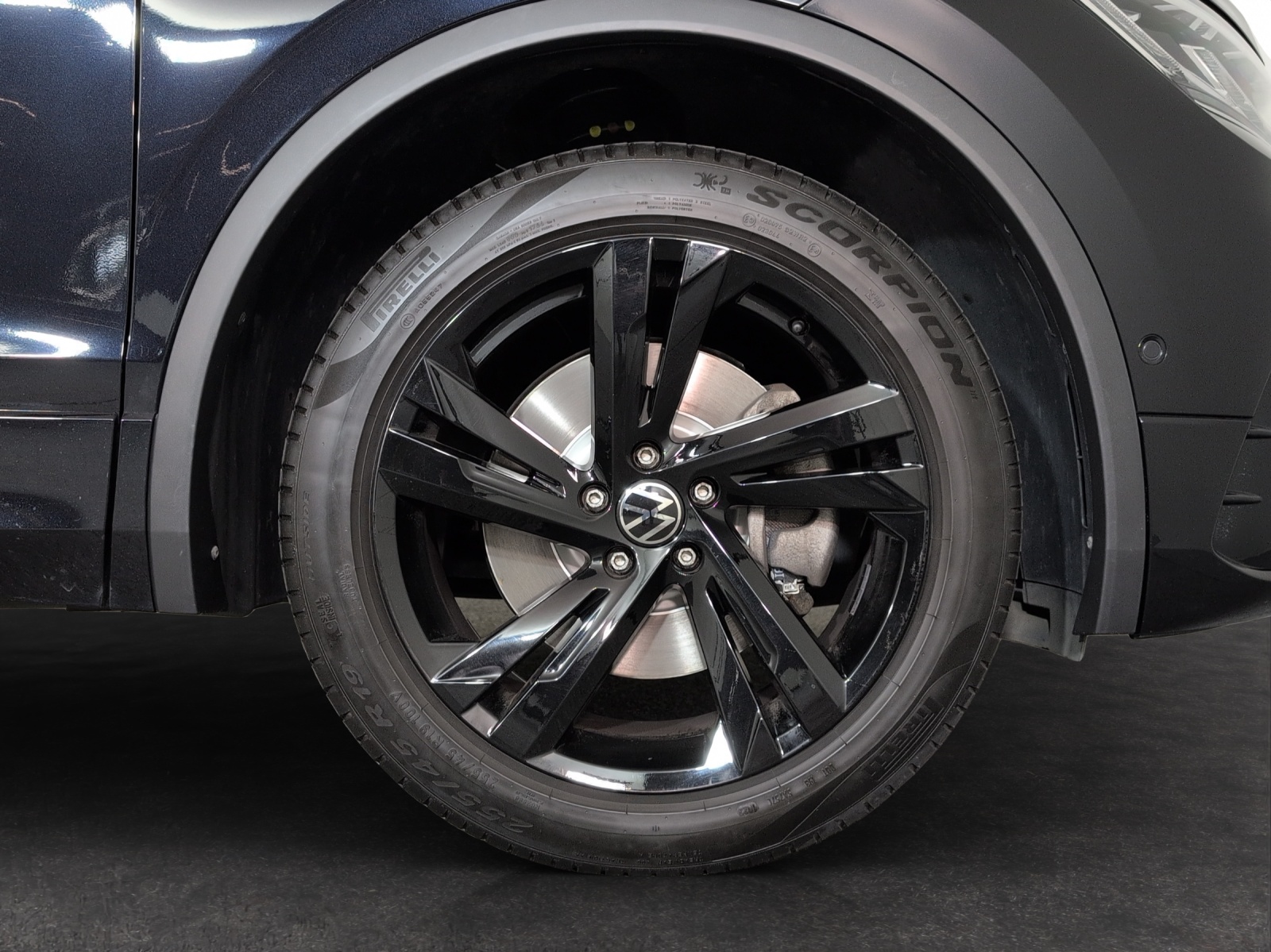 VW Tiguan 2.0TSI R-Line 4Motion DSG-image-4
