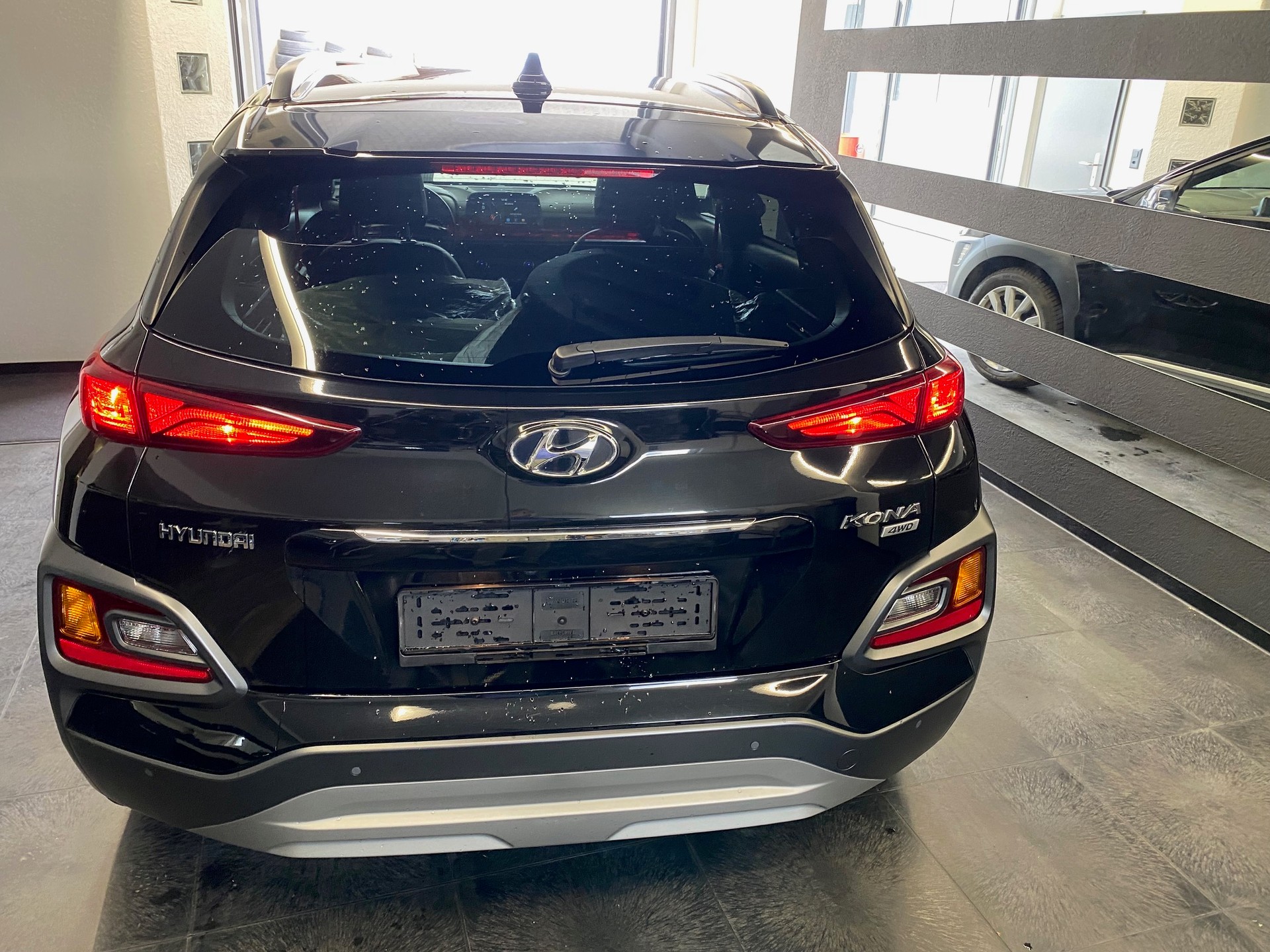 HYUNDAI Kona 1.6 T-GDi Amplia 4WD DCT Gepflegtes CH-Fahrzeug mit 8x Aluräder-image-3