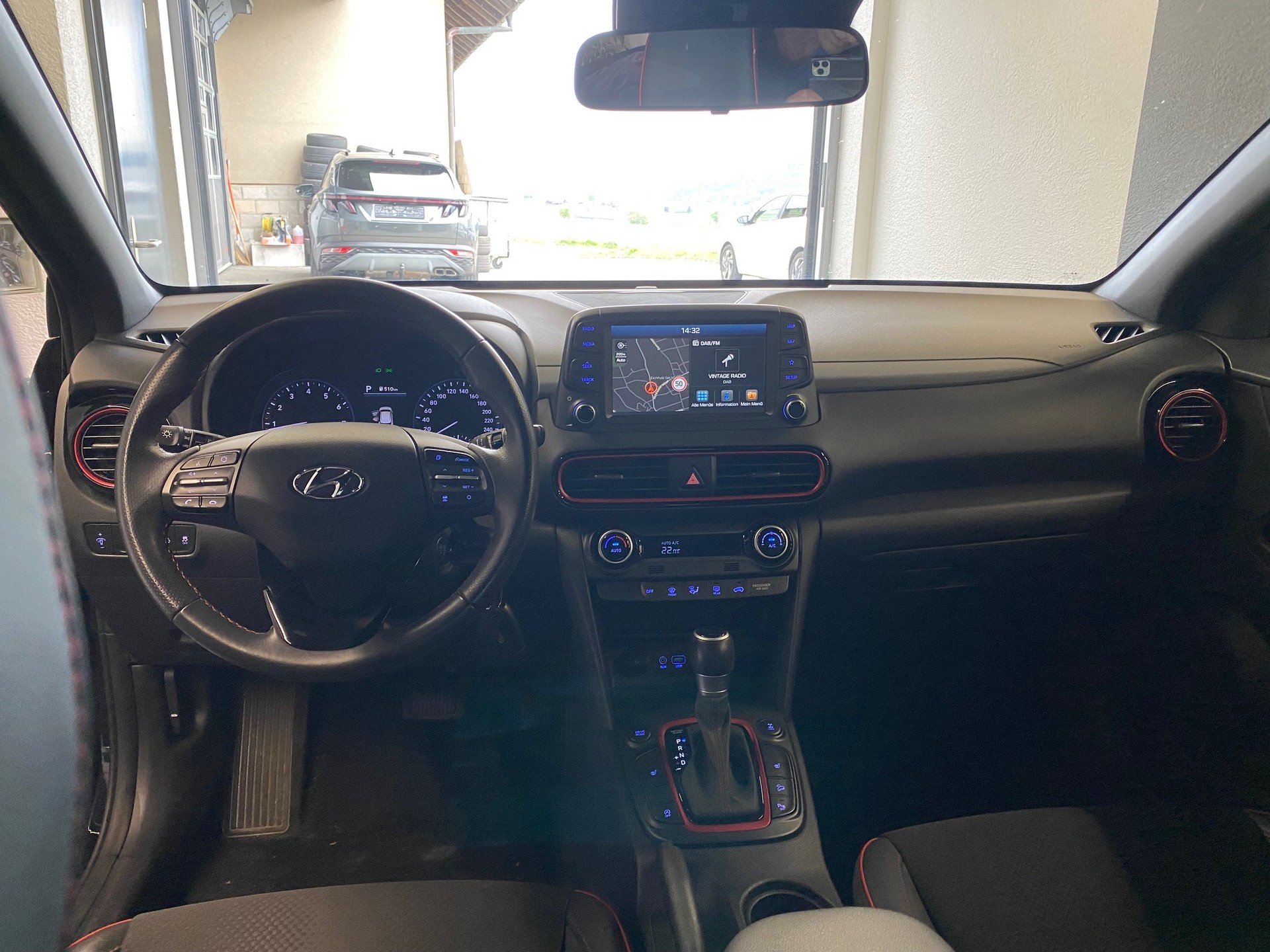 HYUNDAI Kona 1.6 T-GDi Amplia 4WD DCT Gepflegtes CH-Fahrzeug mit 8x Aluräder-image-6