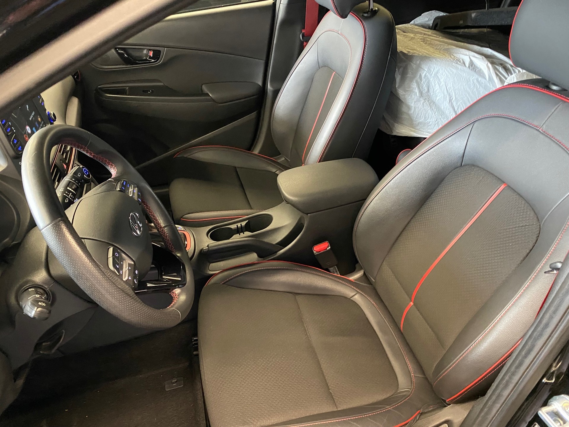 HYUNDAI Kona 1.6 T-GDi Amplia 4WD DCT Gepflegtes CH-Fahrzeug mit 8x Aluräder-image-5