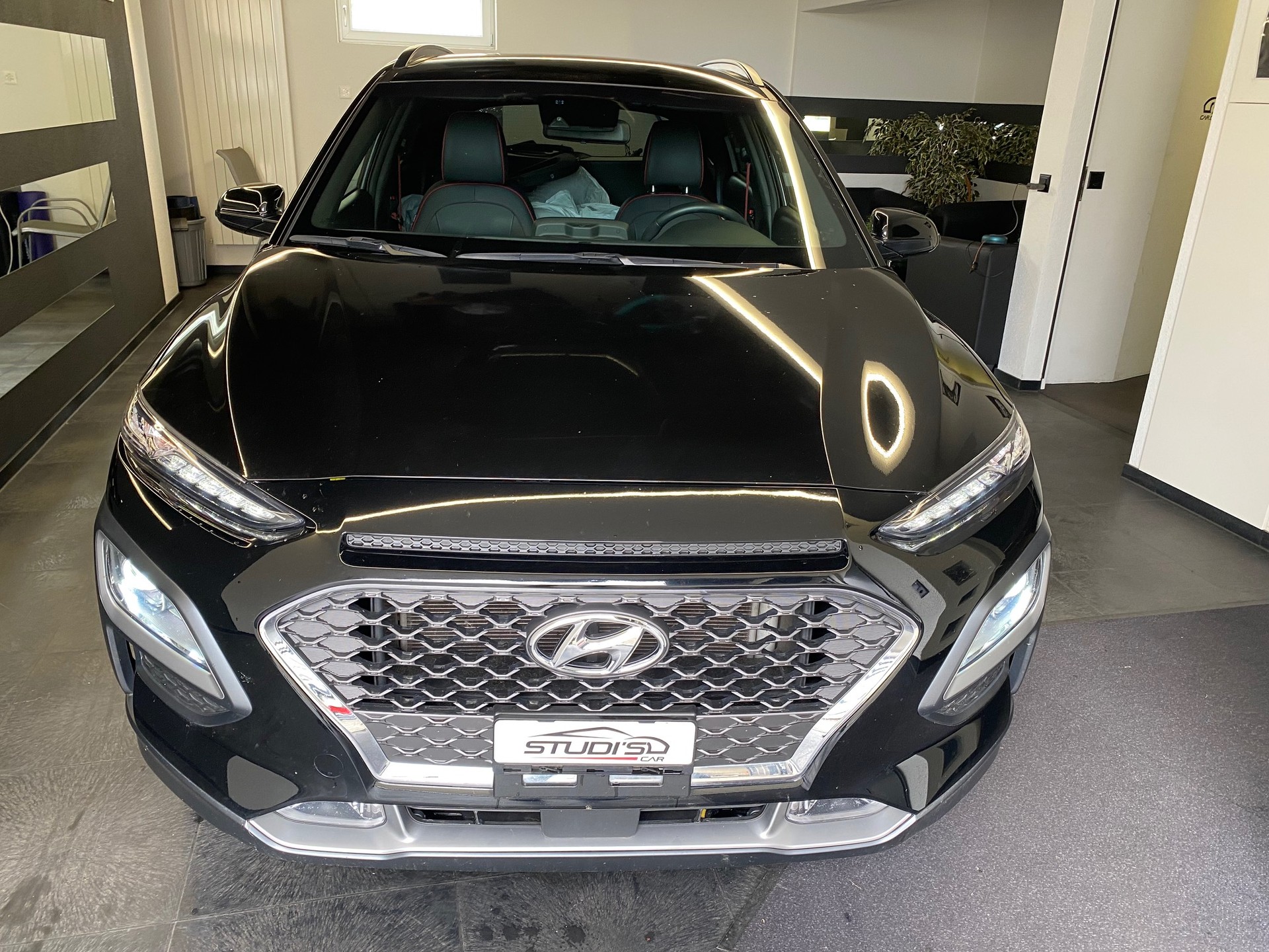HYUNDAI Kona 1.6 T-GDi Amplia 4WD DCT Gepflegtes CH-Fahrzeug mit 8x Aluräder-image-1