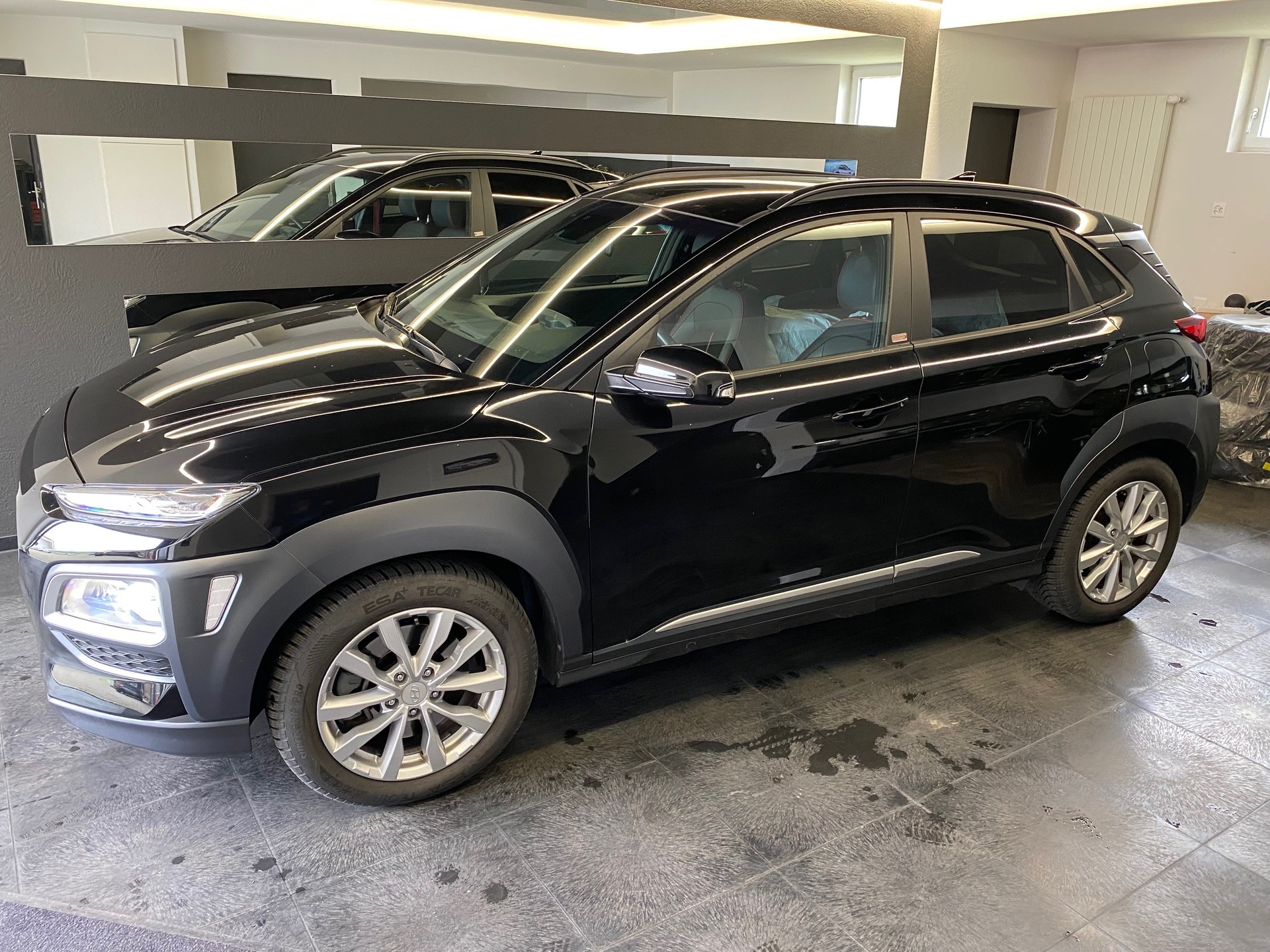 HYUNDAI Kona 1.6 T-GDi Amplia 4WD DCT Gepflegtes CH-Fahrzeug mit 8x Aluräder