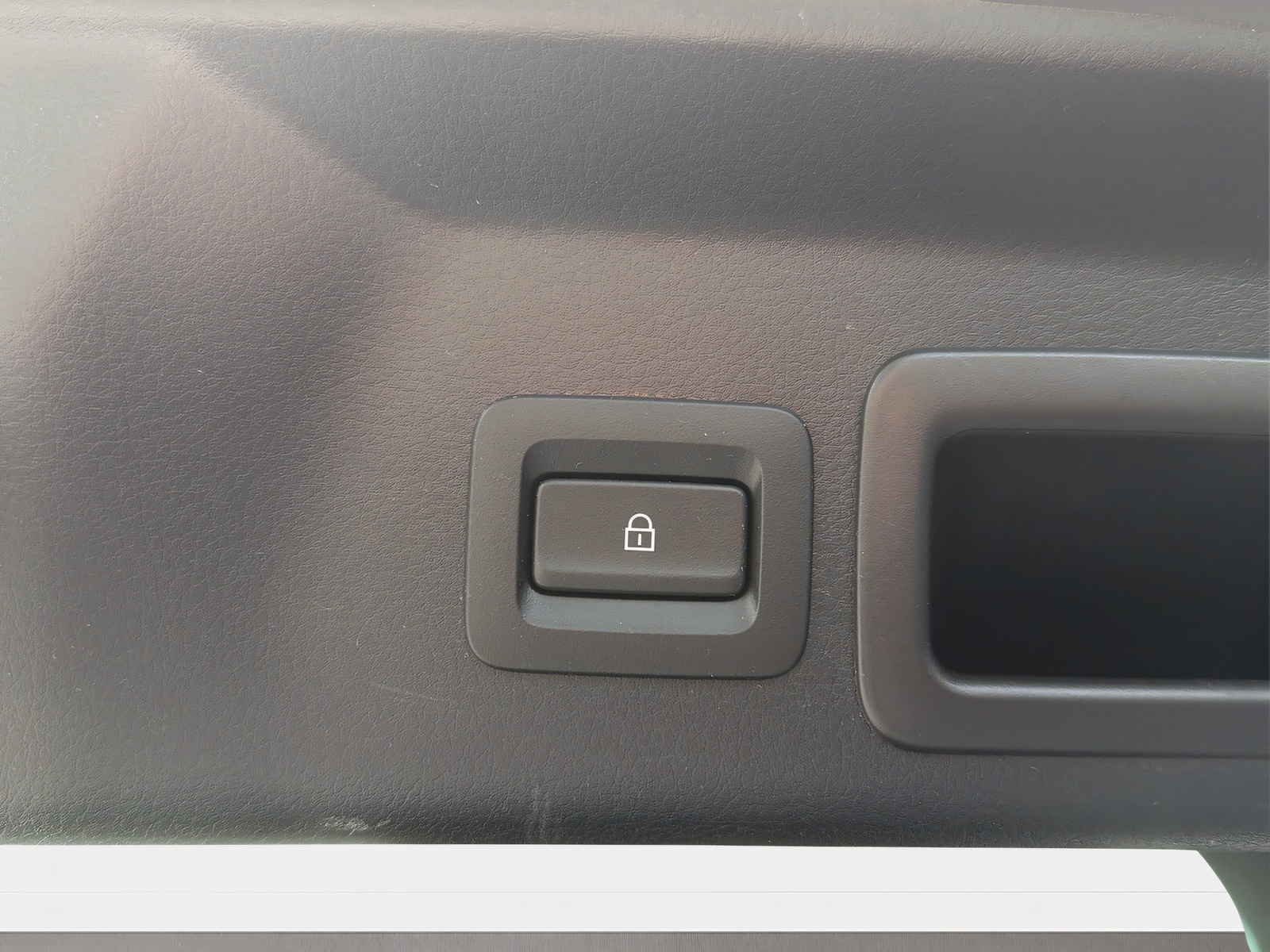 MAZDA MX-30 e-Skyactiv Revolution-image-18