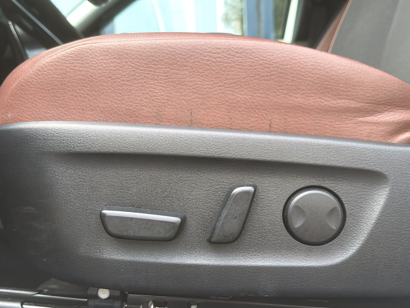 MAZDA MX-30 e-Skyactiv Revolution-image-15