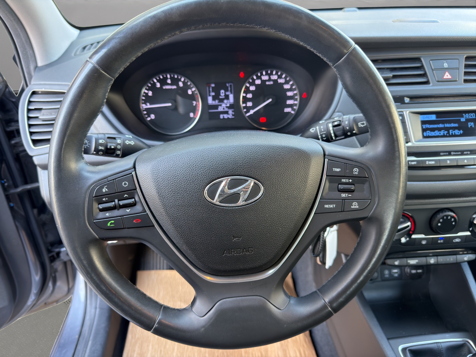 HYUNDAI i20 1.0 T-GDi Amplia-image-9