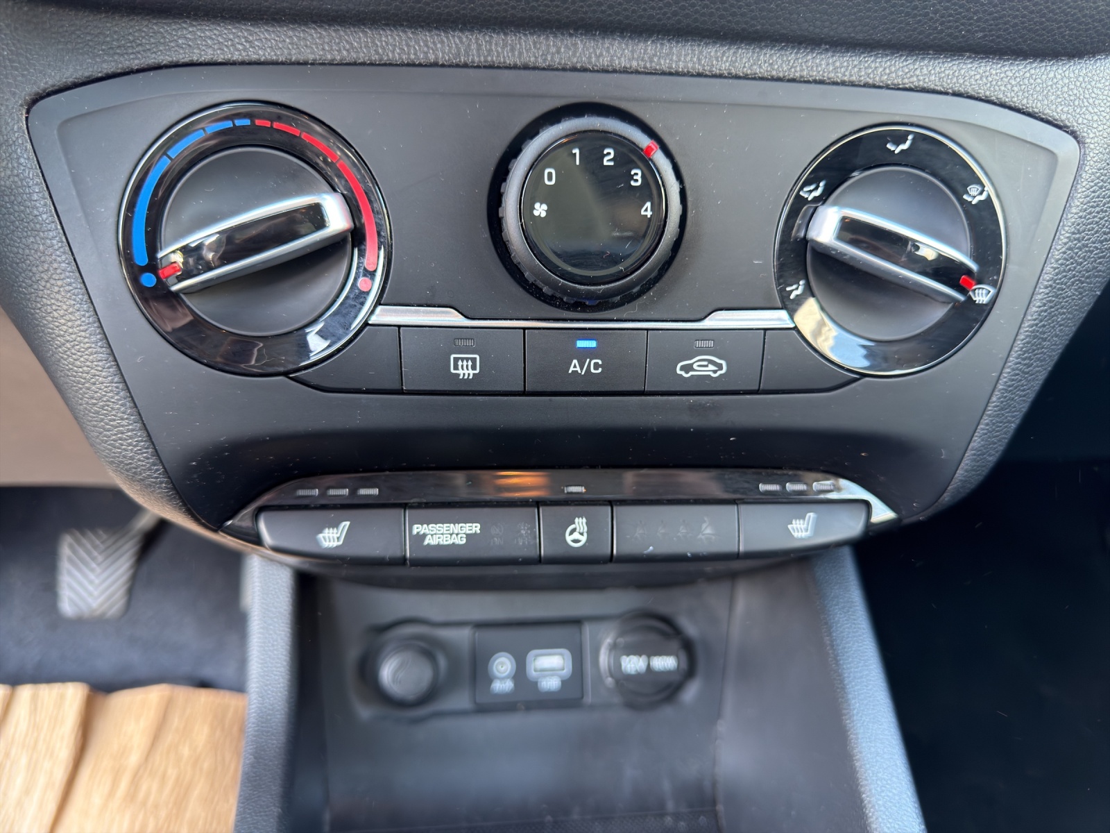 HYUNDAI i20 1.0 T-GDi Amplia-image-15