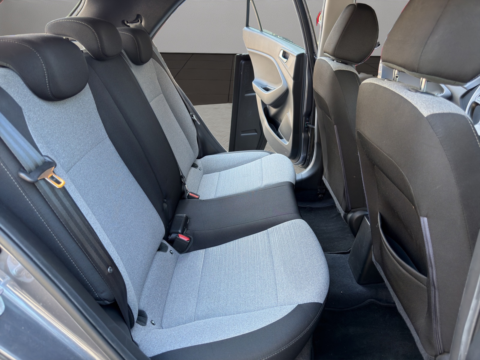 HYUNDAI i20 1.0 T-GDi Amplia-image-17
