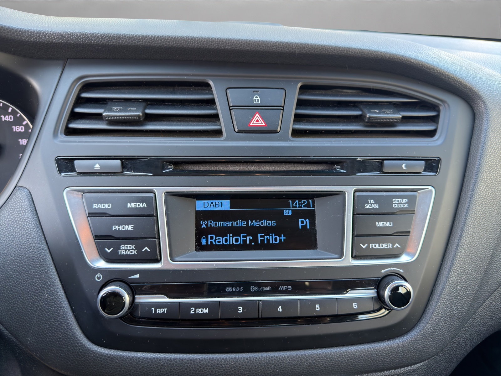 HYUNDAI i20 1.0 T-GDi Amplia-image-14