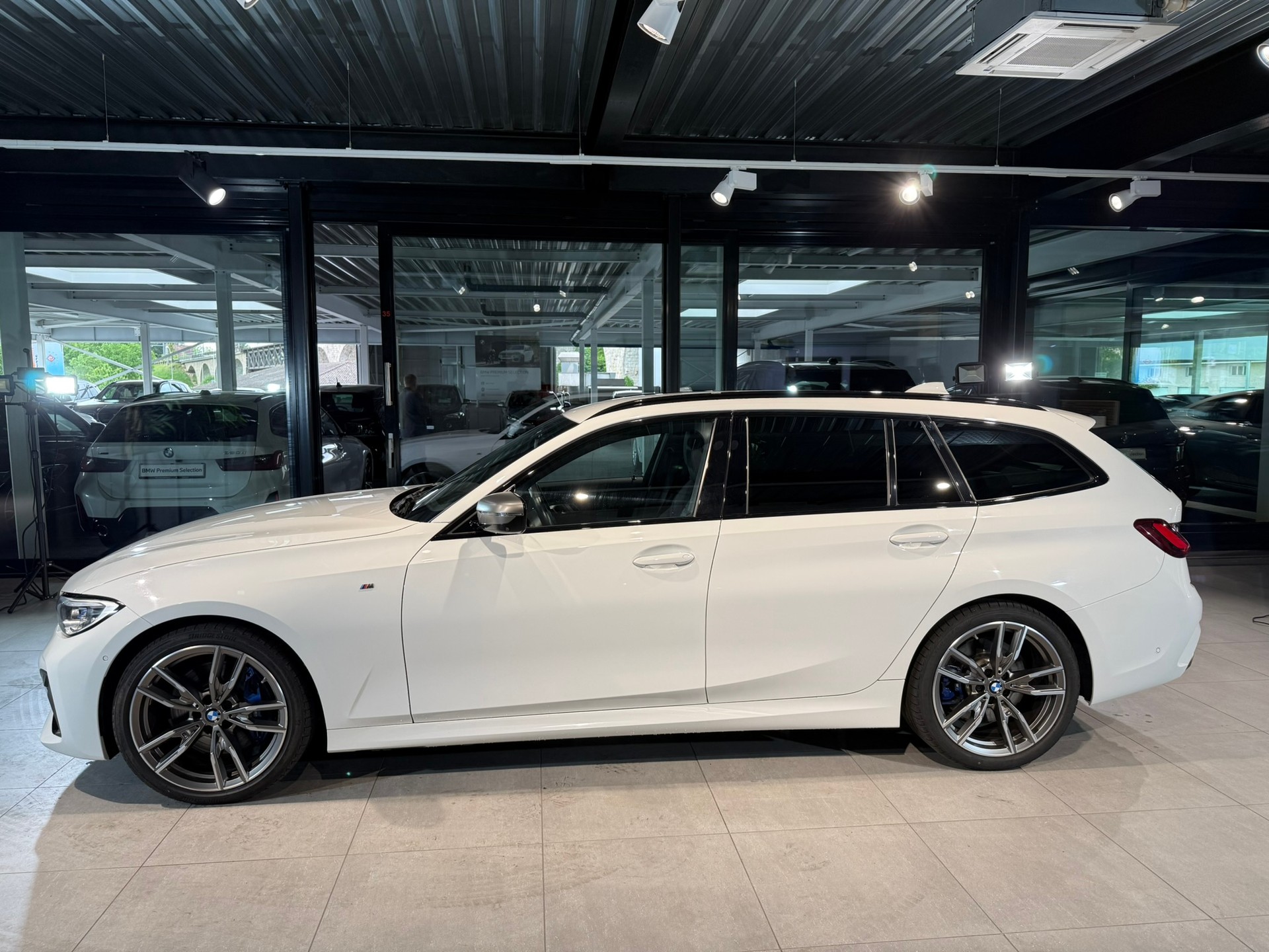 BMW M340d xDrive 48V Touring Steptronic Sport-image-3