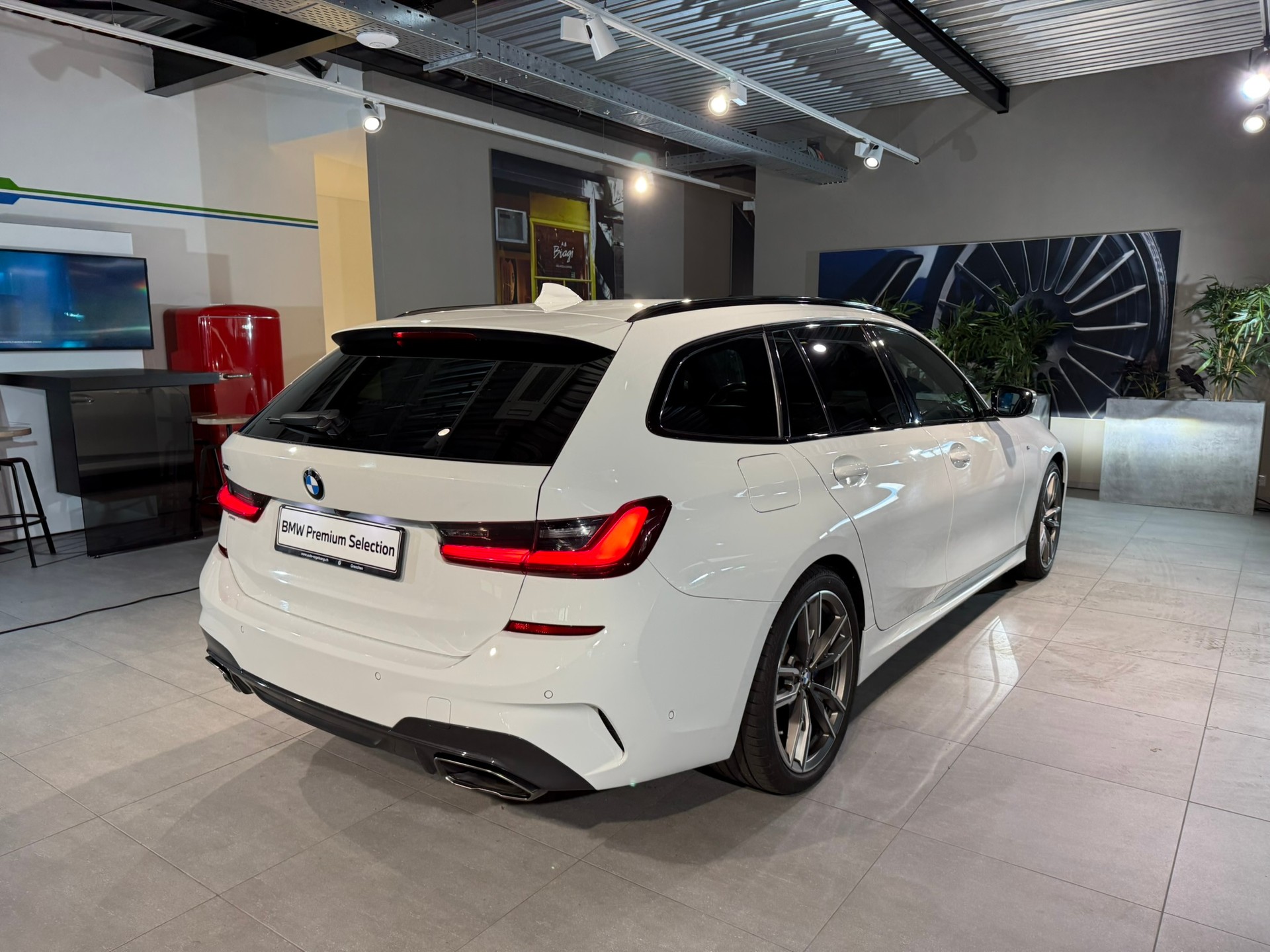 BMW M340d xDrive 48V Touring Steptronic Sport-image-6