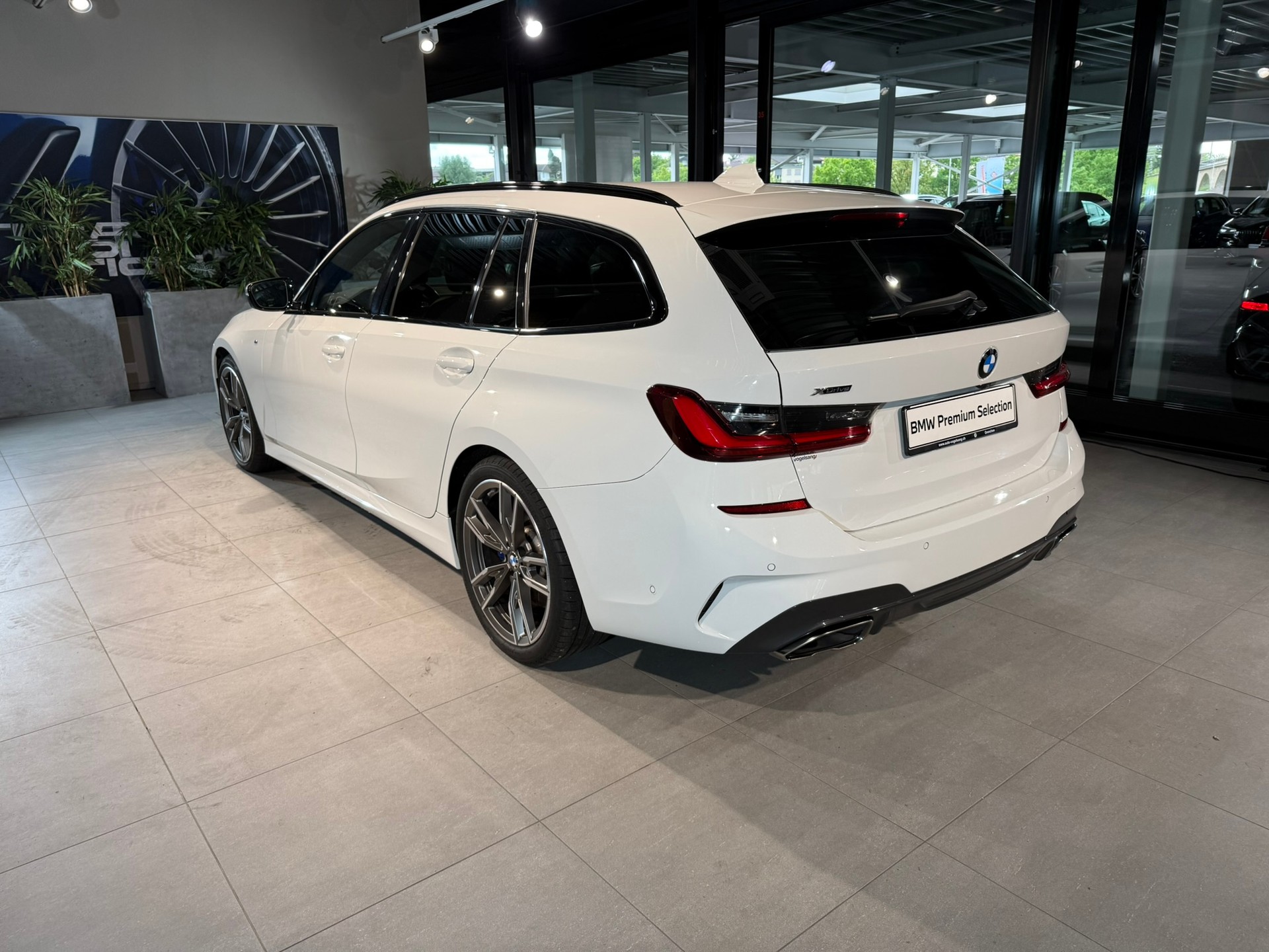 BMW M340d xDrive 48V Touring Steptronic Sport-image-4