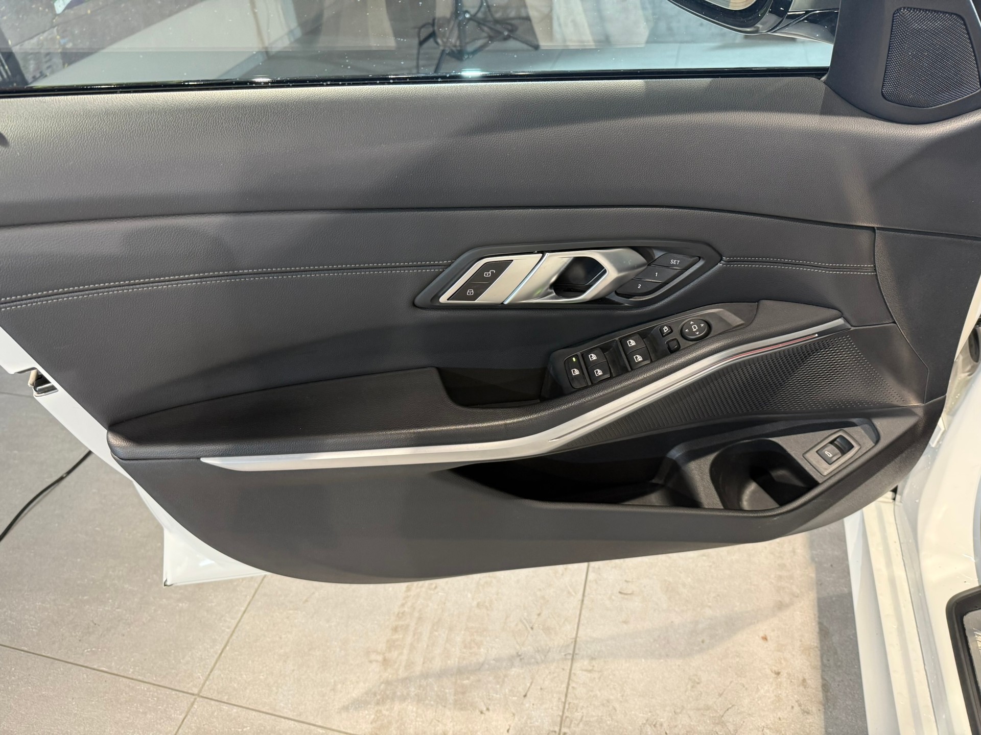 BMW M340d xDrive 48V Touring Steptronic Sport-image-23