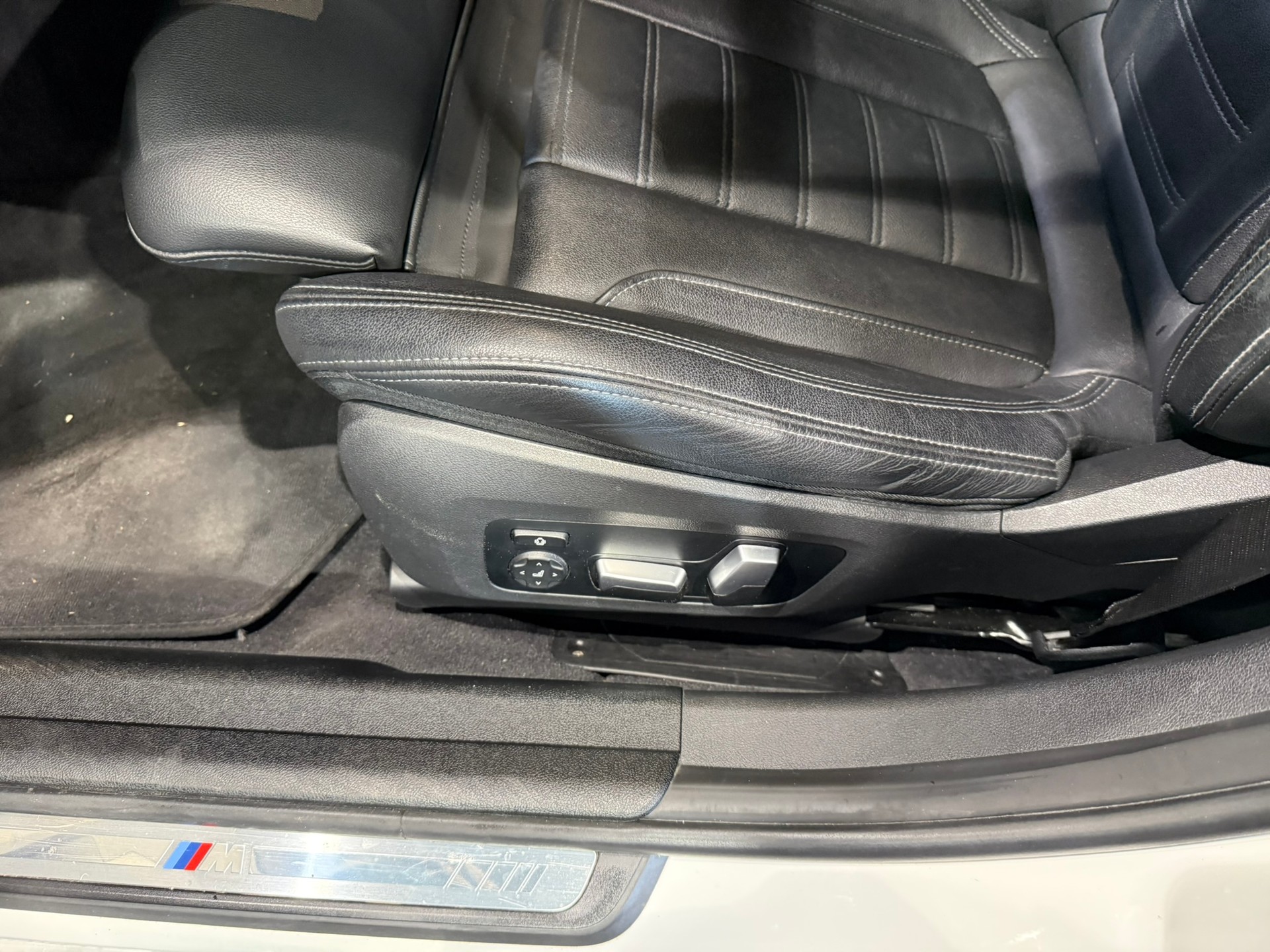 BMW M340d xDrive 48V Touring Steptronic Sport-image-24