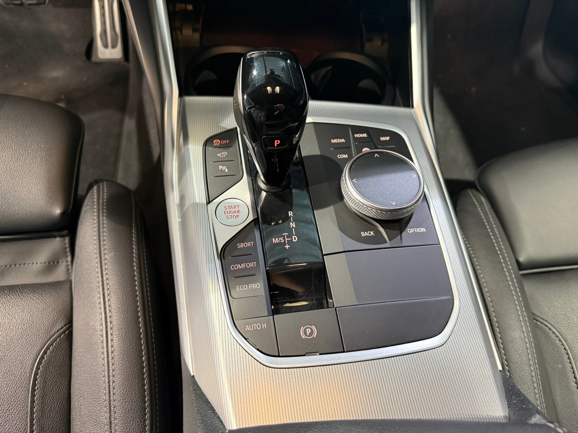 BMW M340d xDrive 48V Touring Steptronic Sport-image-22
