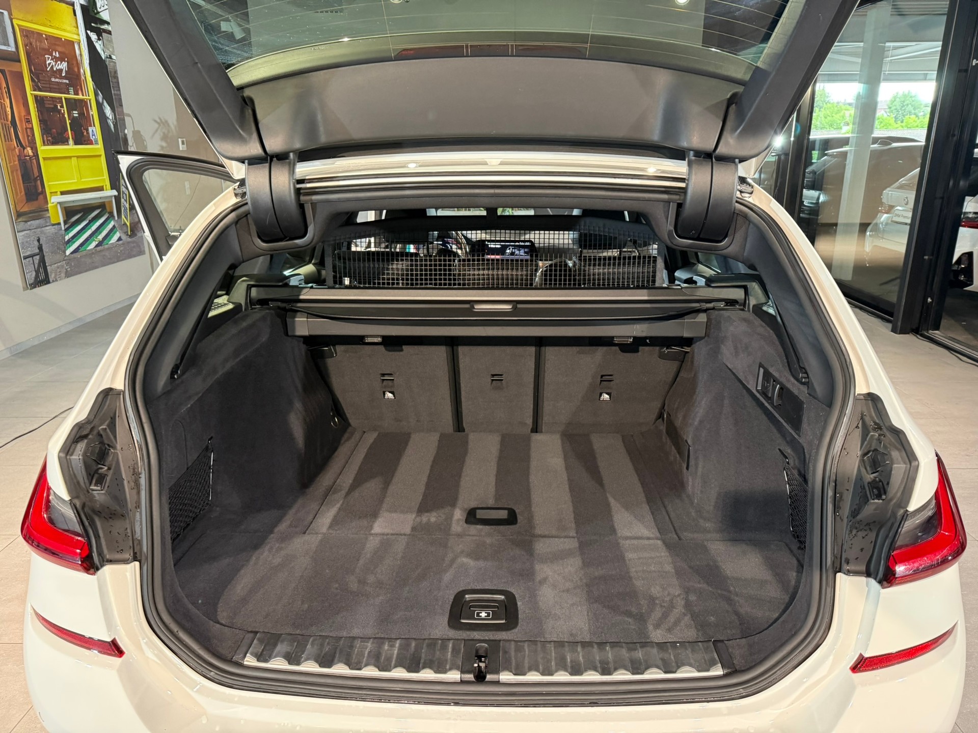 BMW M340d xDrive 48V Touring Steptronic Sport-image-15