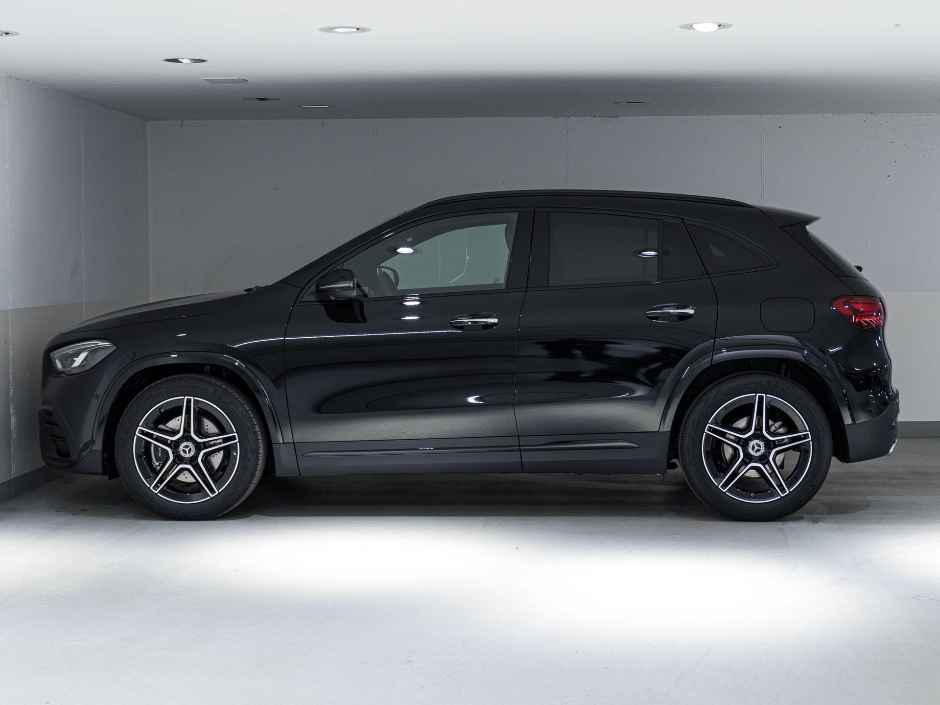 MERCEDES-BENZ GLA 200 Night Star-image-4