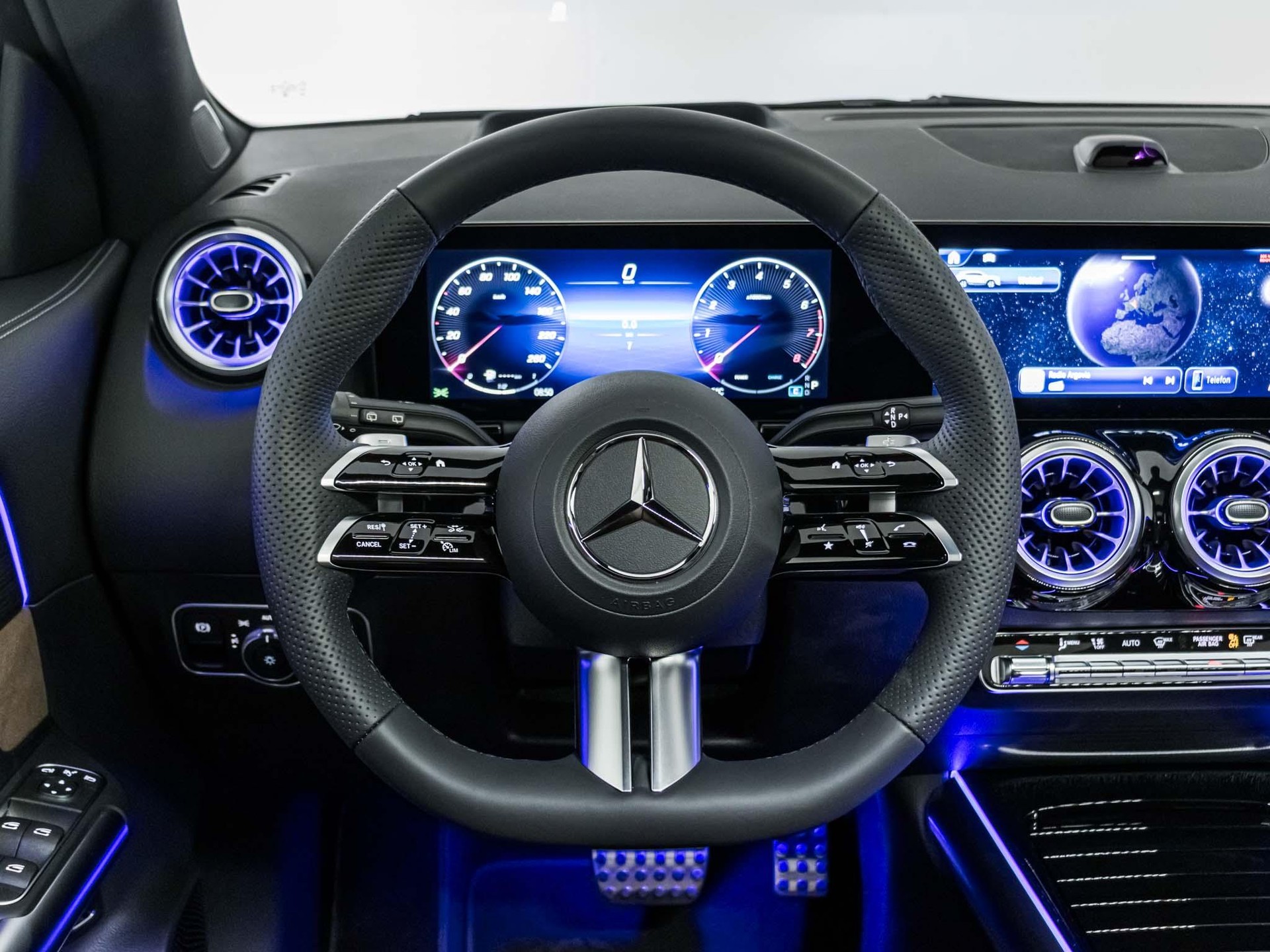 MERCEDES-BENZ GLA 200 Night Star-image-10