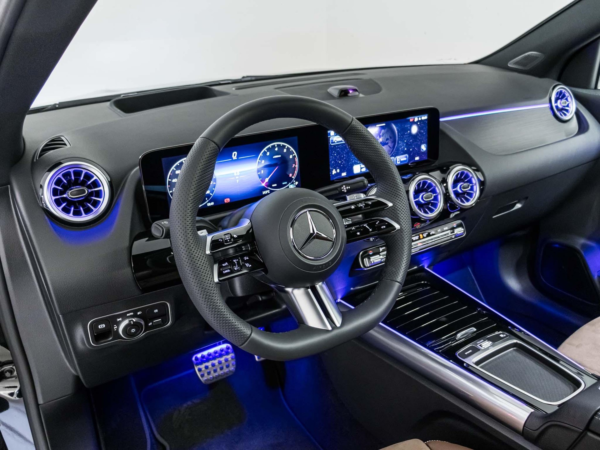 MERCEDES-BENZ GLA 200 Night Star-image-9