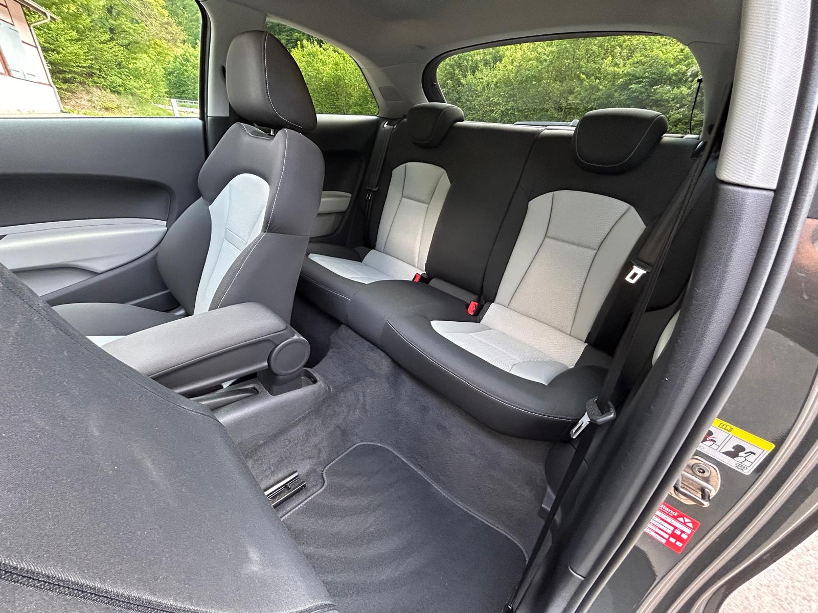 AUDI A1 1.4 TFSI Ambition S-tronic-image-14