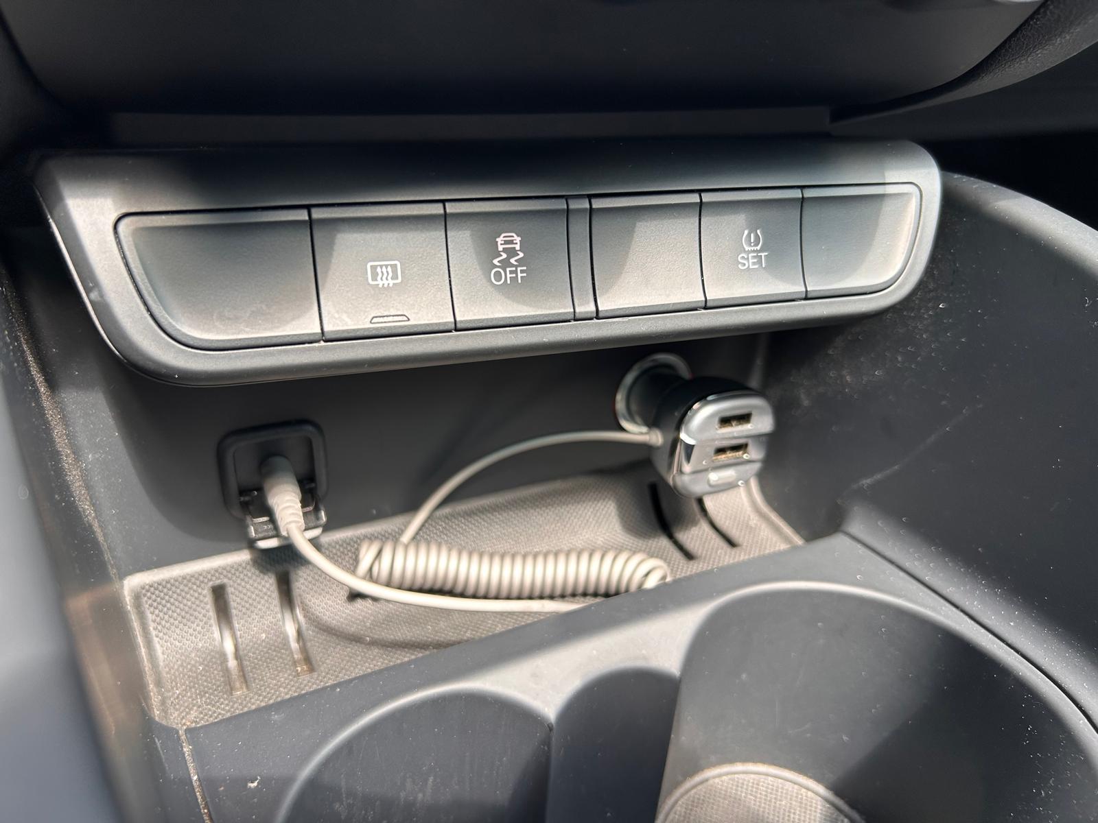 AUDI A1 1.4 TFSI Ambition S-tronic-image-21