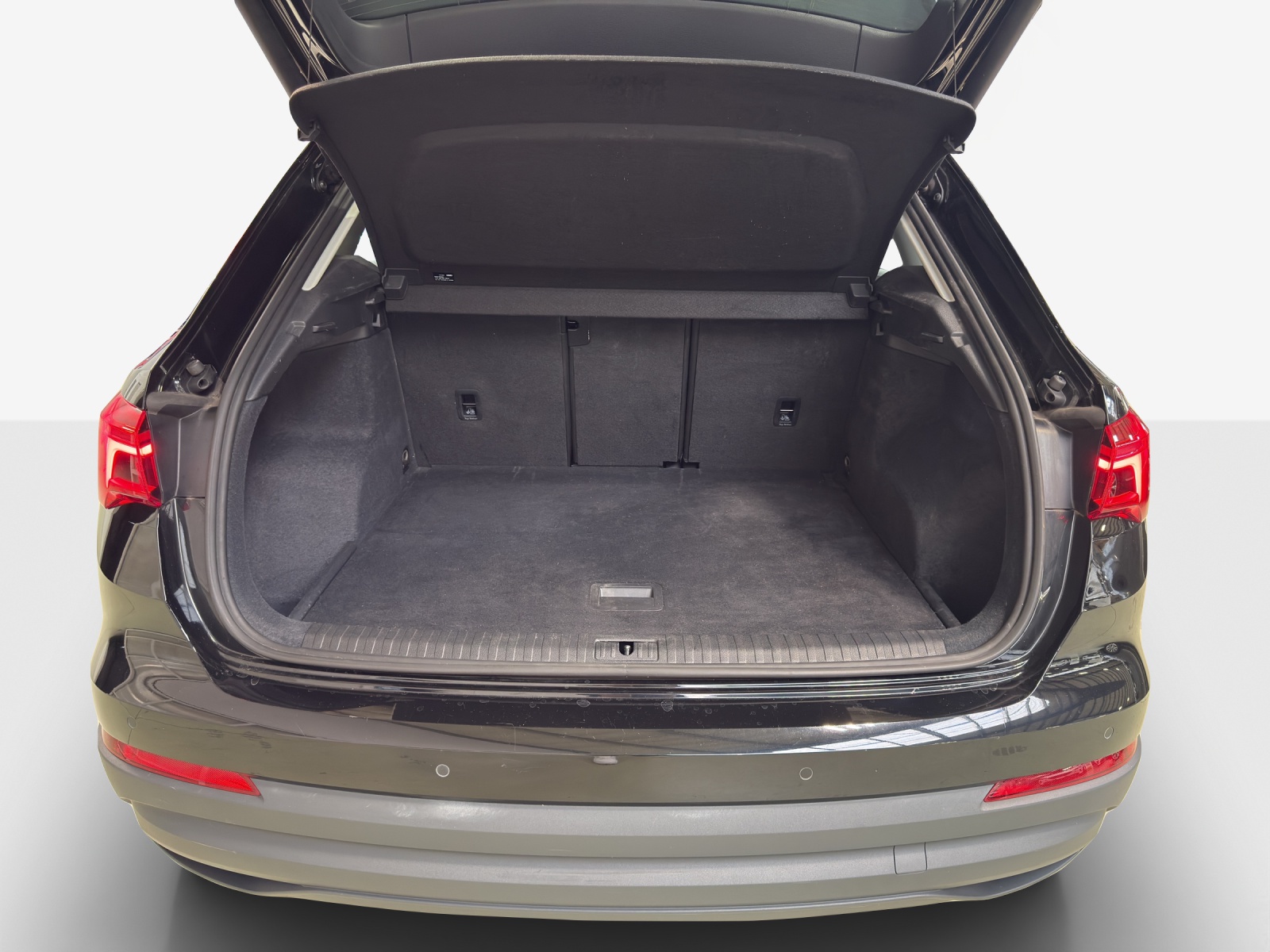 AUDI Q3 35 TFSI Attraction S-tronic-image-12