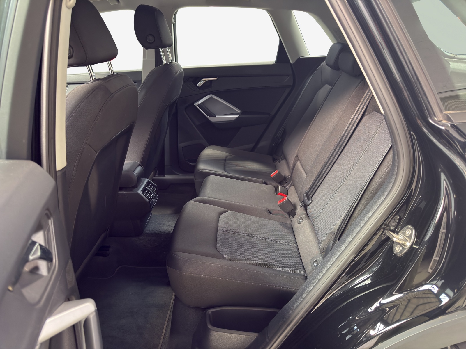 AUDI Q3 35 TFSI Attraction S-tronic-image-11