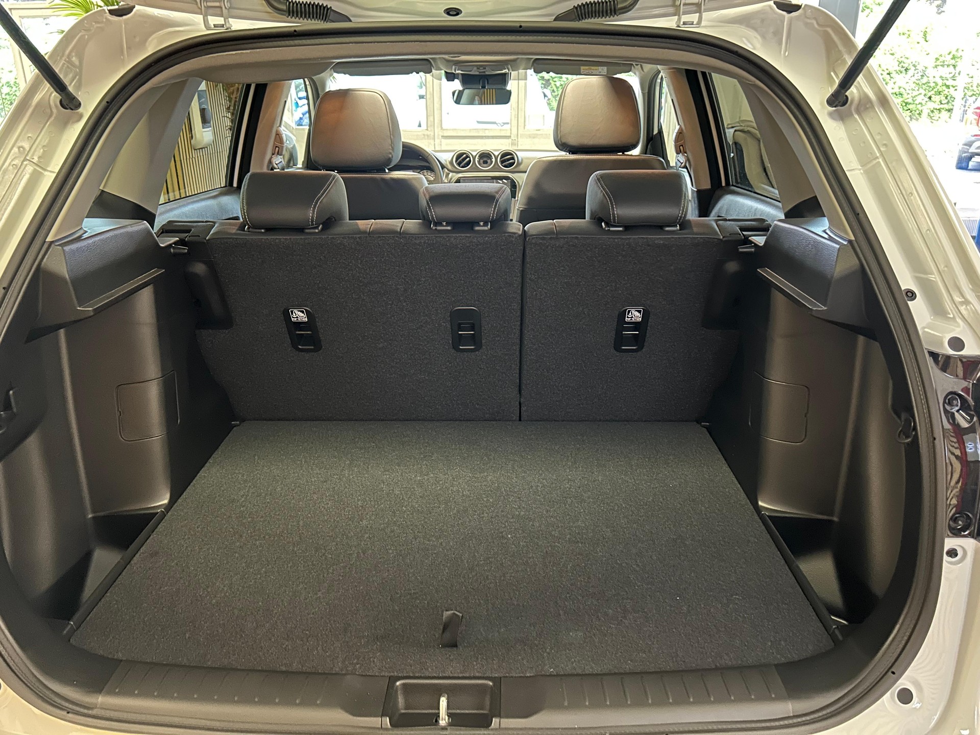 SUZUKI Vitara 1.4 T Sakura Top Hybrid 4x4-image-19