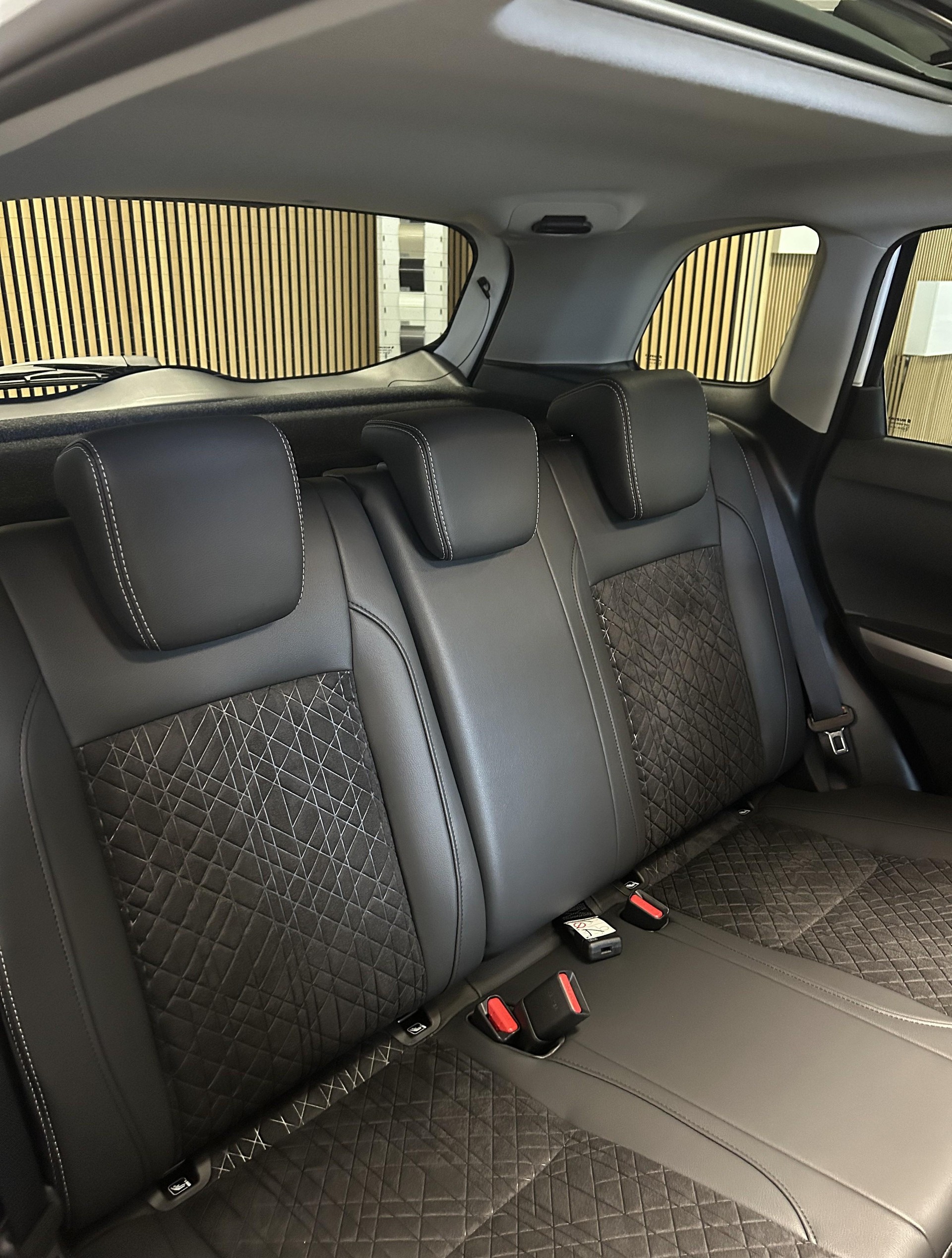 SUZUKI Vitara 1.4 T Sakura Top Hybrid 4x4-image-18