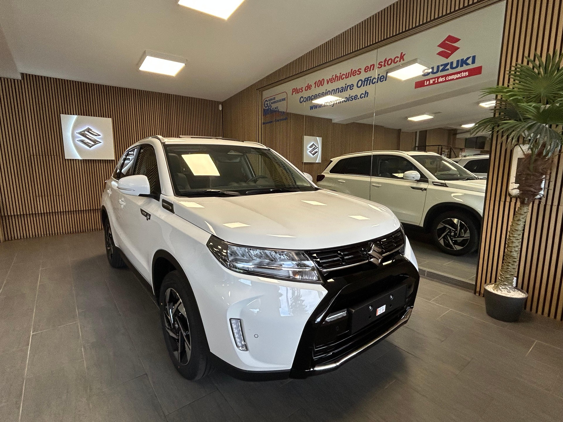 SUZUKI Vitara 1.4 T Sakura Top Hybrid 4x4 4 ROUES HIVER OFFERT-image-2