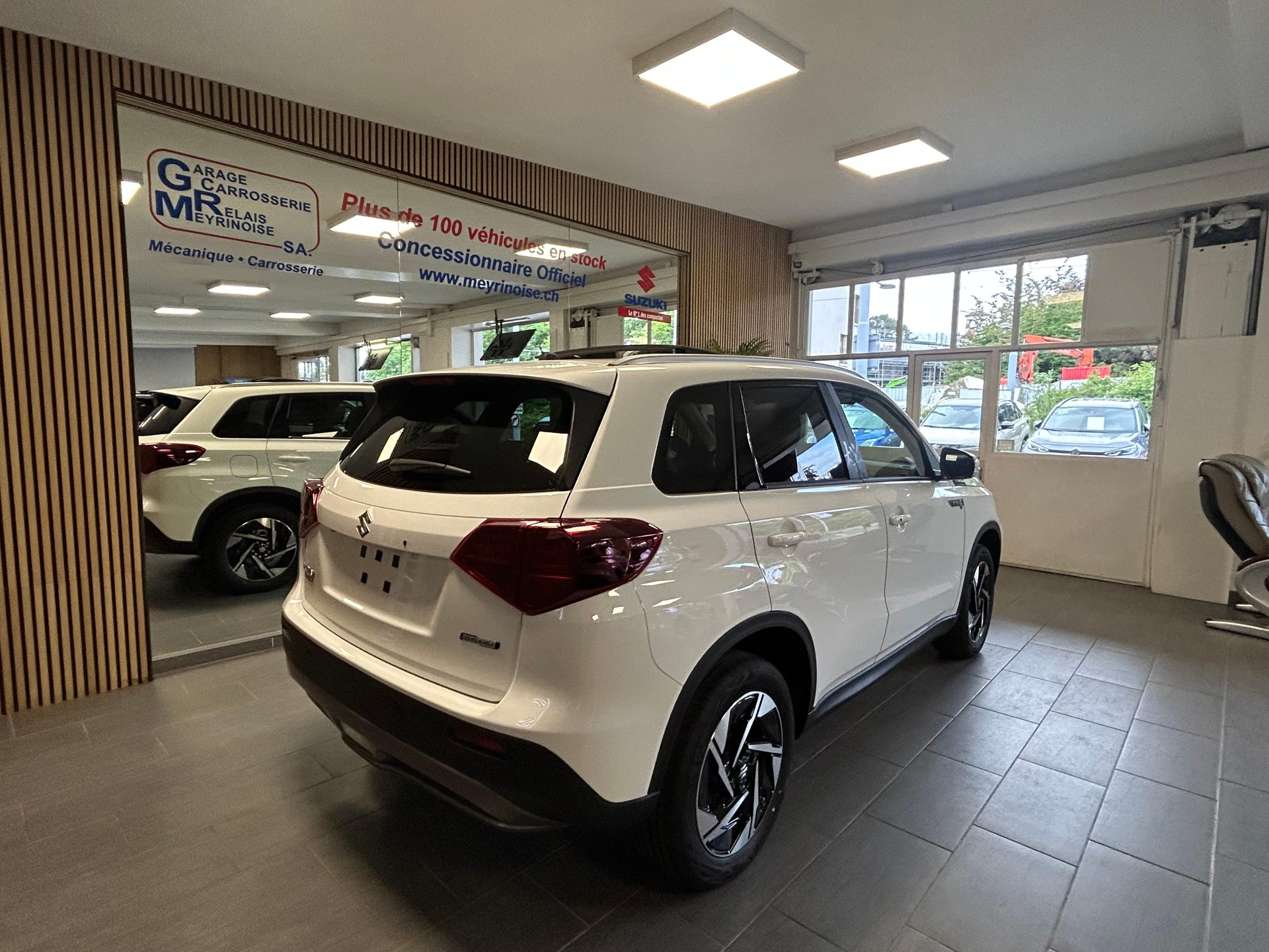 SUZUKI Vitara 1.4 T Sakura Top Hybrid 4x4 4 ROUES HIVER OFFERT-image-7