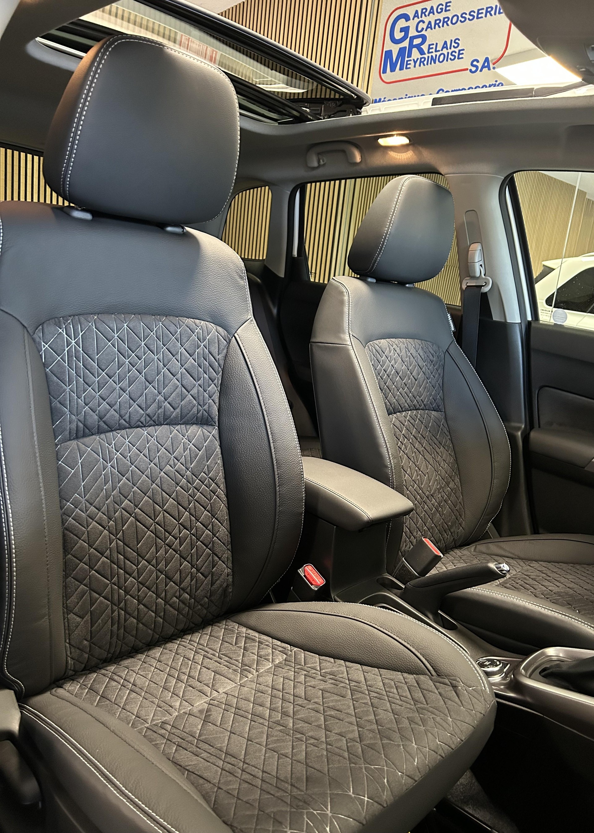 SUZUKI Vitara 1.4 T Sakura Top Hybrid 4x4 4 ROUES HIVER OFFERT-image-16